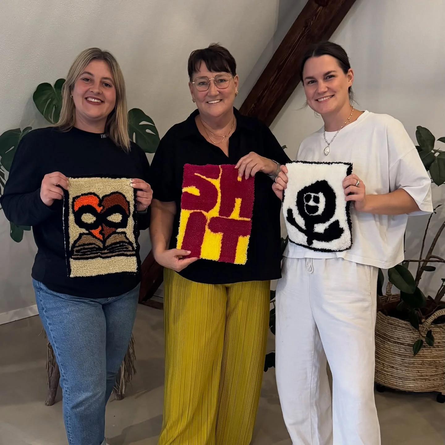 Wow 🤩 Wir sind begeistert von euren Ergebnissen, die in unseren beiden Tufting Workshops im Atelier 4.0 in M&ouml;mbris entstanden sind!

Ein Minikurs und ein A2-Kurs haben unter anderem diese tollen Ergebnisse entstehen lassen, die jetzt entweder d