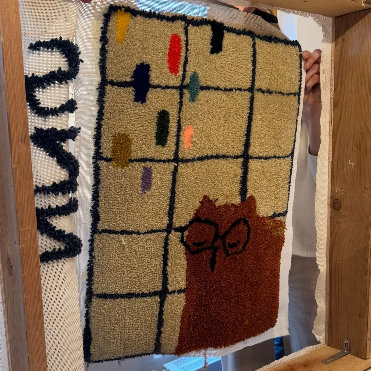 Online gibt es unendlich viel Inspiration f&uuml;r Teppich-Motive, aber manchmal ist einfach nicht das Richtige dabei. Die gute Nachricht: Ihr m&uuml;sst euch bei uns nicht auf bestehende Motive festlegen. ✨

Wenn ihr eine eigene Idee habt, k&ouml;nn