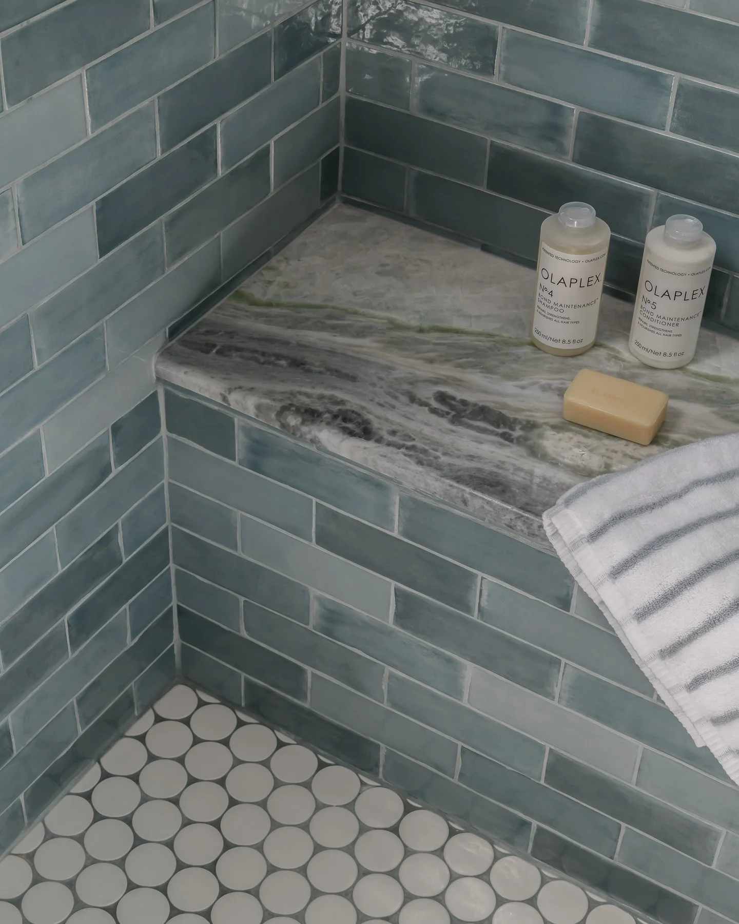 ✨ Material moments ✨
For this shower seat, we selected a gorgeous quartzite that perfectly complements the watery blue-green wall tile and playful circle floor. It&rsquo;s these kinds of material pairings that make a bathroom feel thoughtful and elev