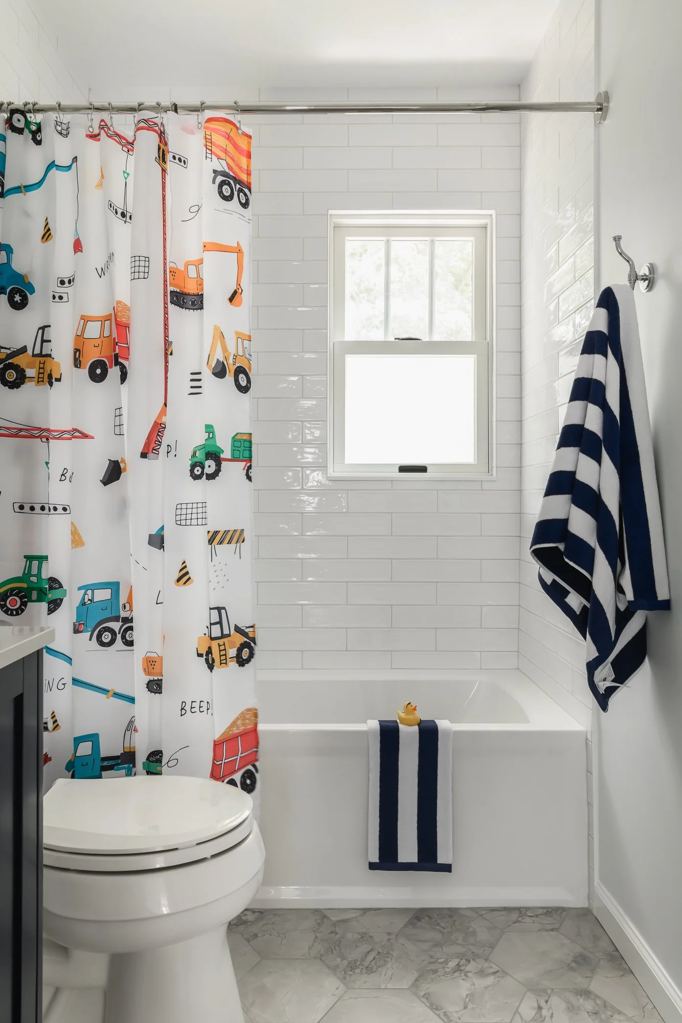 Leigh Drive Kid's Bath