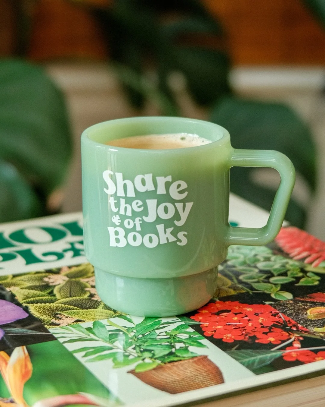 Share the Joy of Books 💚 

New mugs for my favorite local bookshop, @monsterasbooks! You can grab yours online at www.monsterasbooks.com 

#monsterasbooks #mugdesign #bookstoremerch #merchdesign #merchdesigner #bookstagram #kcbookstagram
