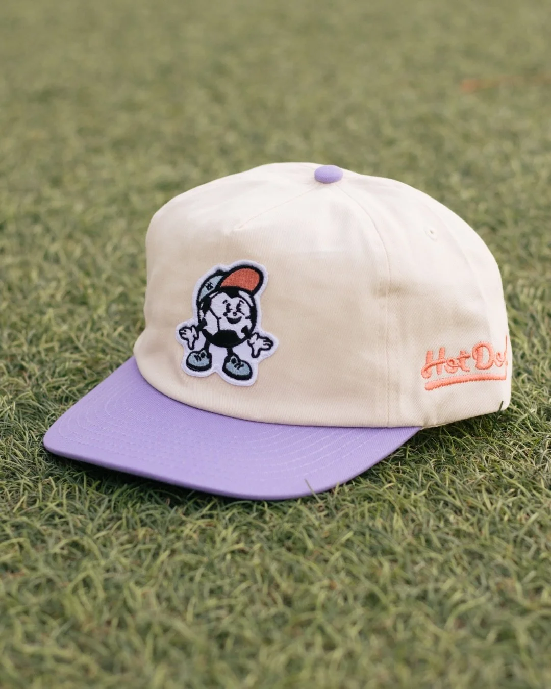 New Soccer Boy Hats!!! ⚽️💜🏆

Show your support for no team in particular! These soft, slightly structured snapbacks are a perfect gift for the World Cup fan in your life.

Hats and individual patches are available in the shop ➡️
www.hotdog.design/s