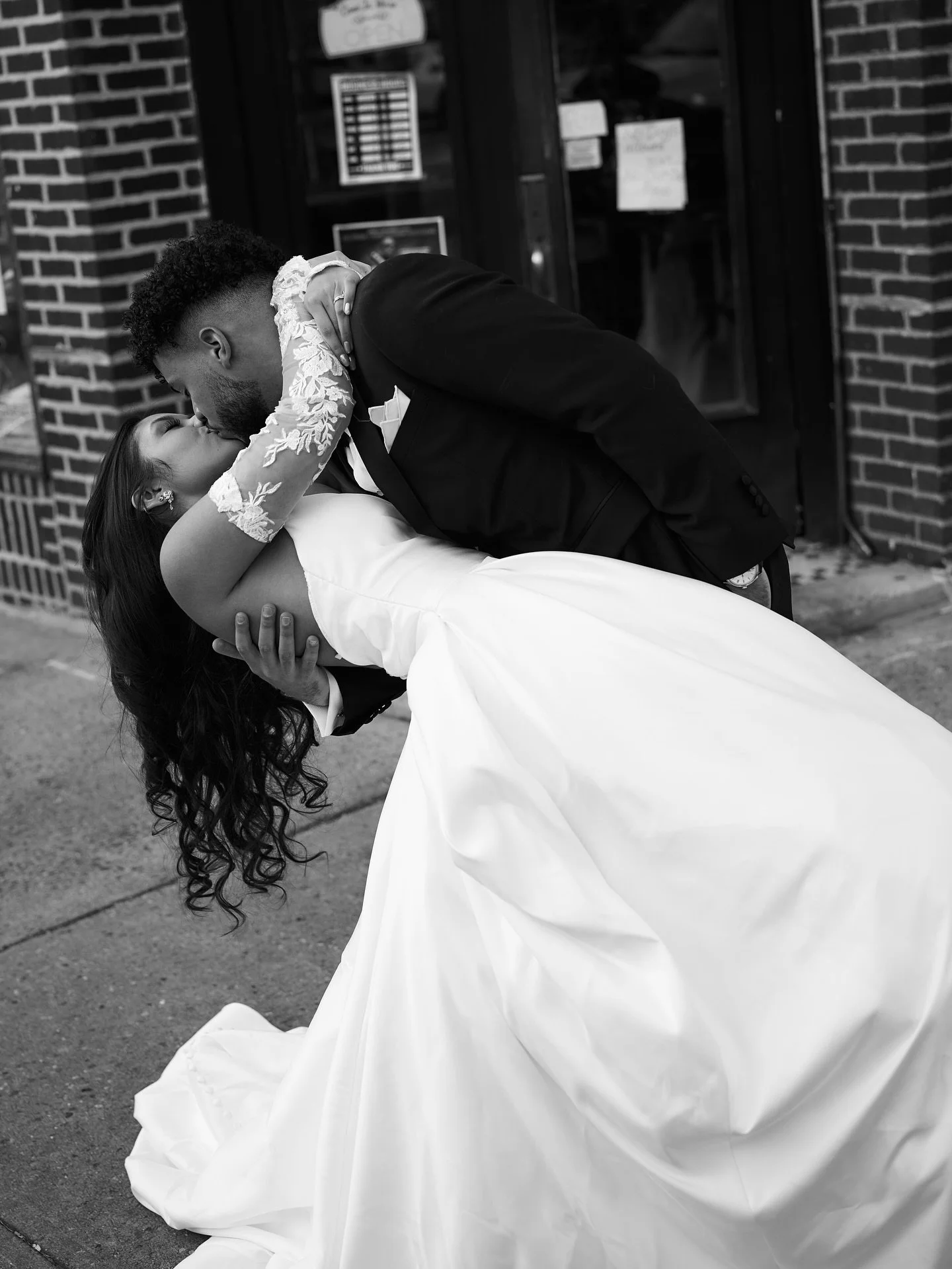 Intimate. Effortless. Just the two of you.
Black and white images speak in whispers &mdash;
about a glance, a touch, a &ldquo;yes&rdquo; that lasts forever.
Elopement isn&rsquo;t about scale.
It&rsquo;s about truth.
We capture these stories &mdash; h
