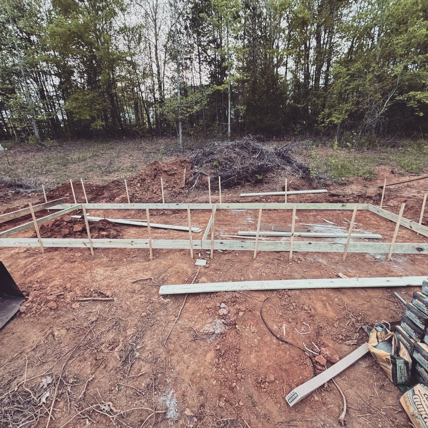 90 days ago we decided to expand once again. This brings us to number 3 (and hopefully the last)

I'm happy to announce (minus paint), it is complete and chickens are moved in. Couldn't have done it without @arnold_heath 

✅ Fully enclosed &amp; pred