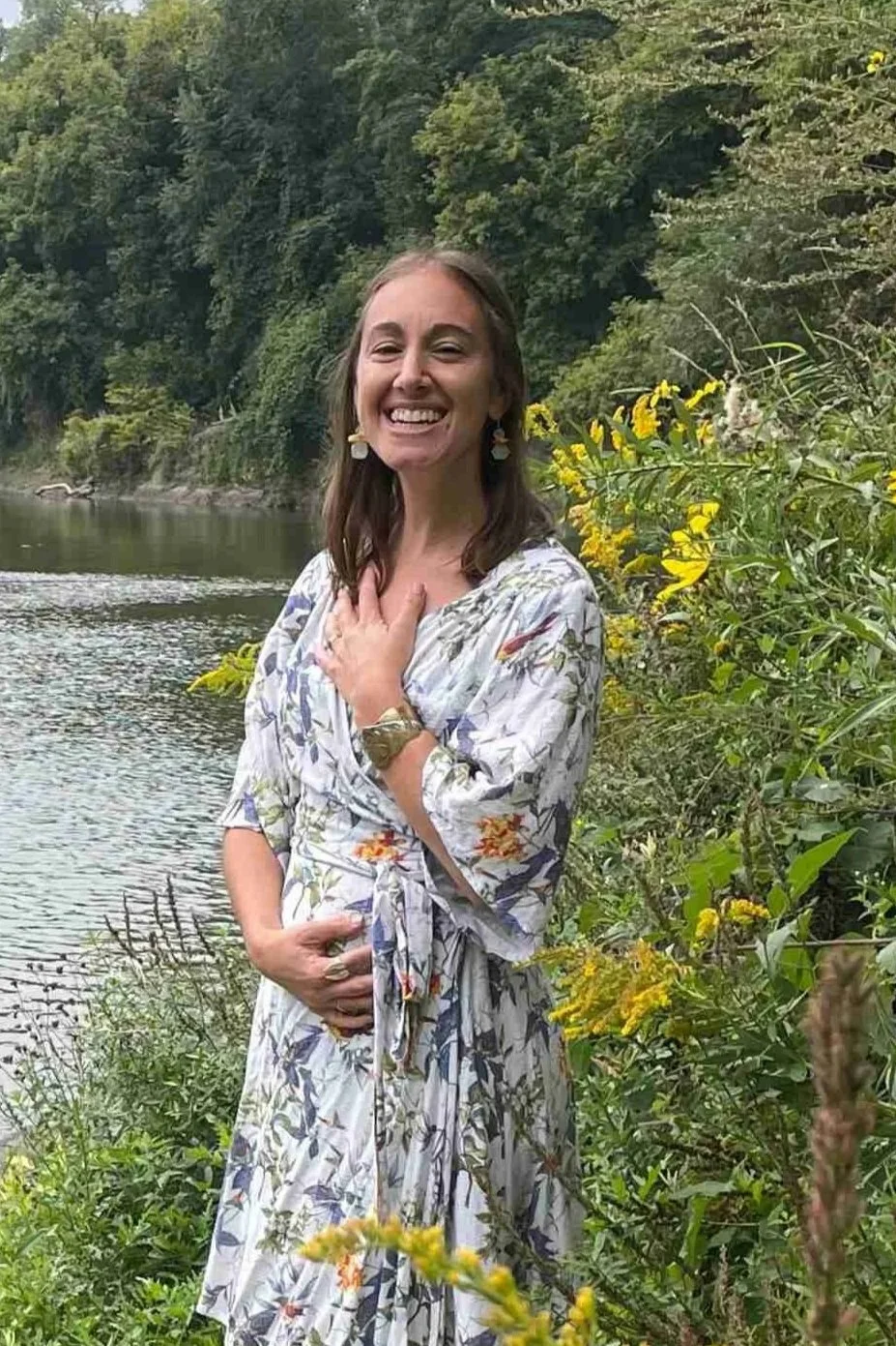 Full body shot of Naomi Tessler