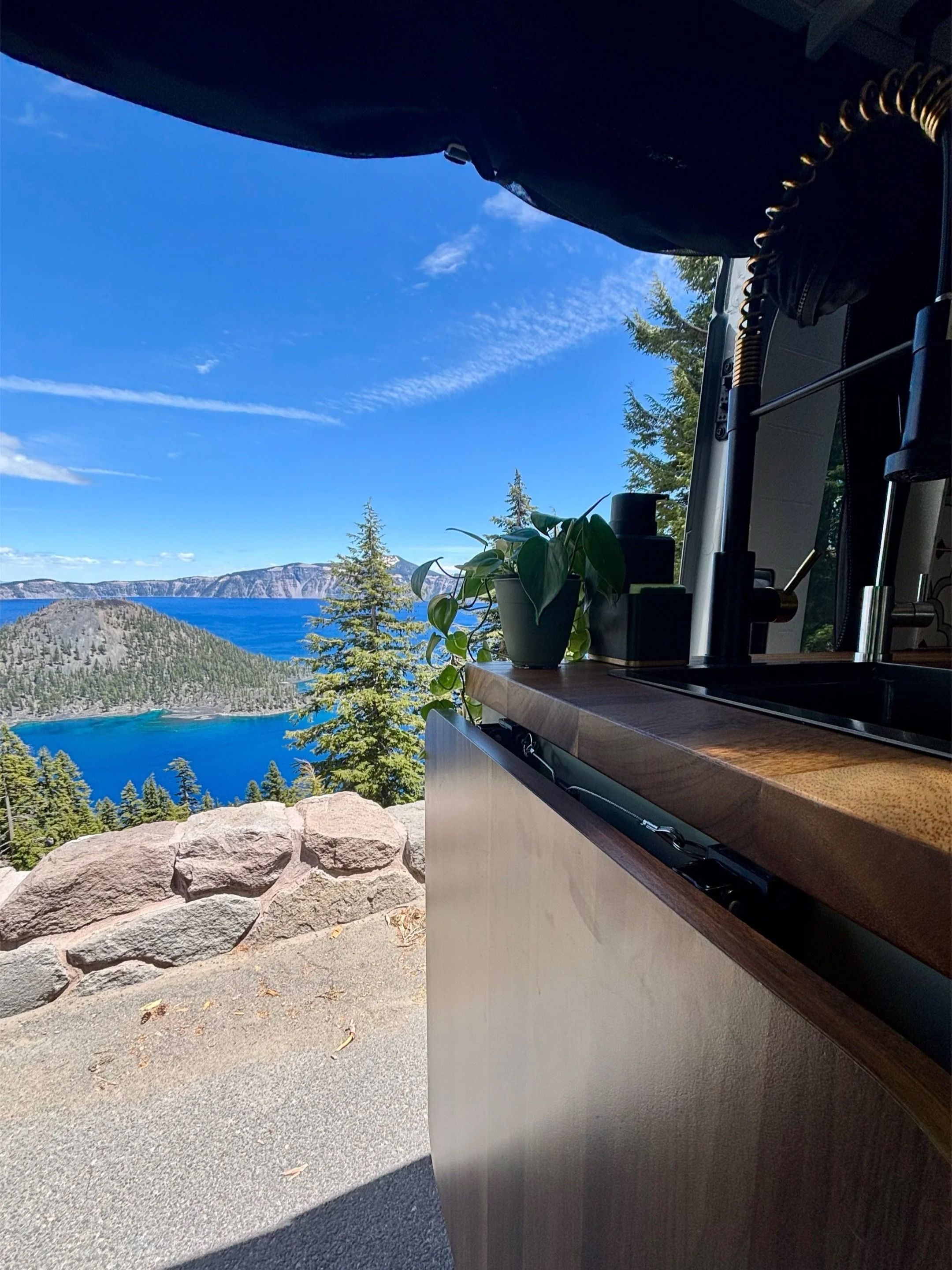 Views from Crater Lake National Park. How is that blue even real??? So incredible. #vanlife #views #nationalparks #craterlake #oregon
