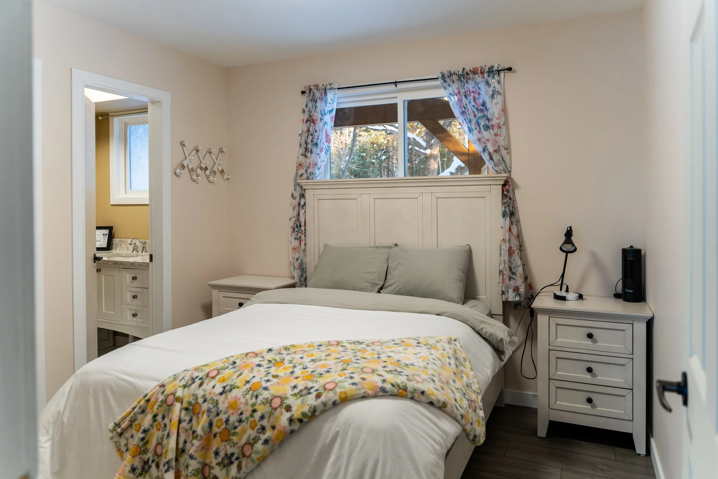 Cedar and Sand Lakehouse Christmas Winter 2025-45.jpg