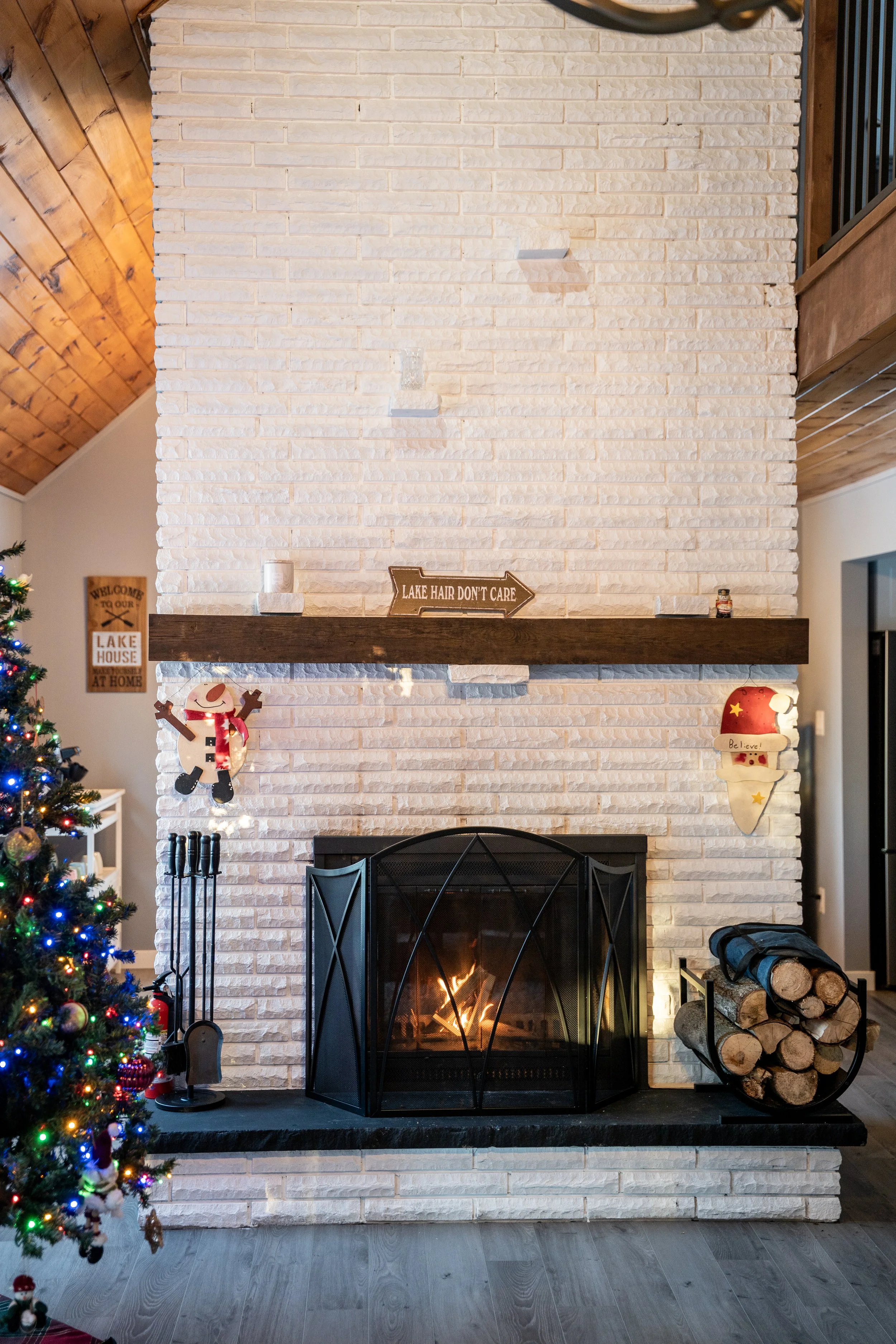 Cedar and Sand Lakehouse Christmas Winter 2025-37.jpg