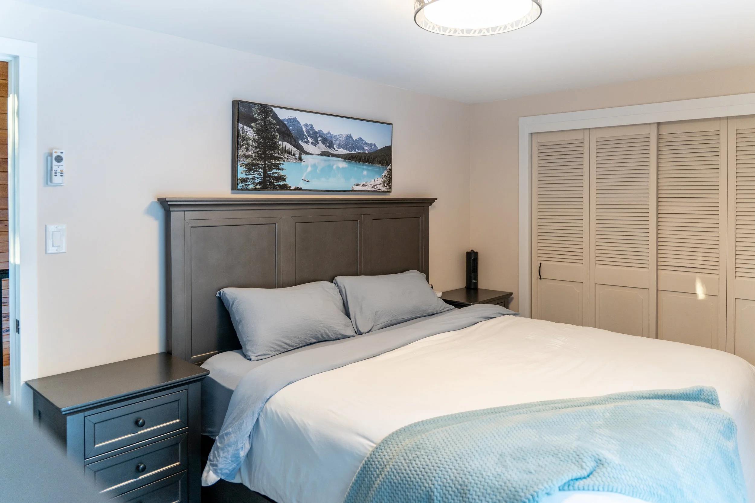 Cedar and Sand Lakehouse Christmas Winter 2025-47.jpg