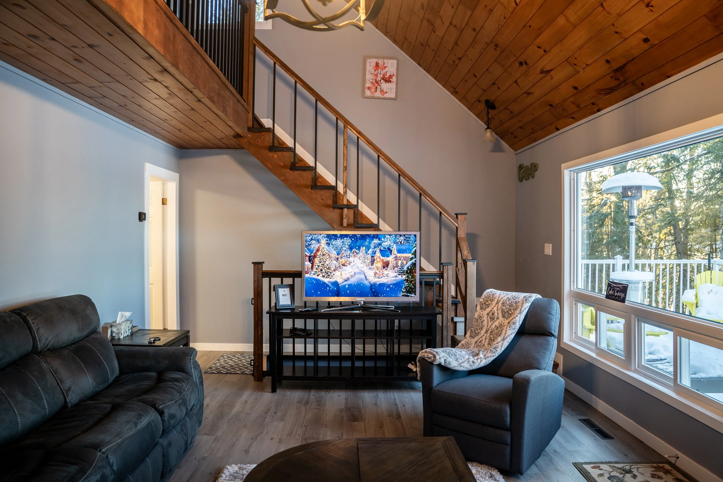 Cedar and Sand Lakehouse Christmas Winter 2025-41.jpg