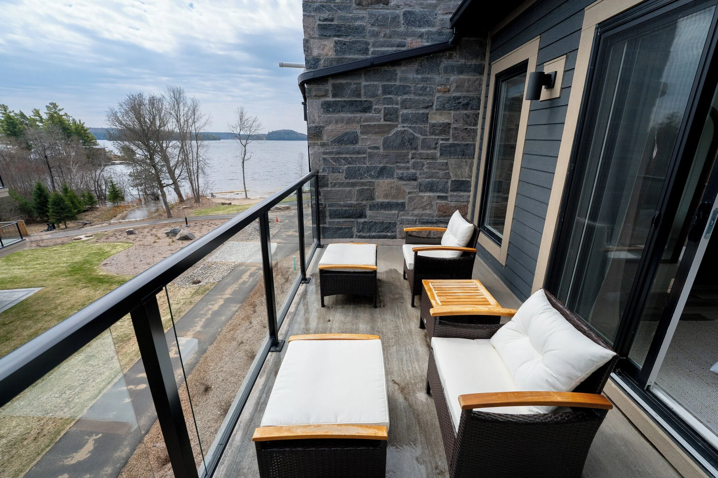 balcony_bedroom2.jpg