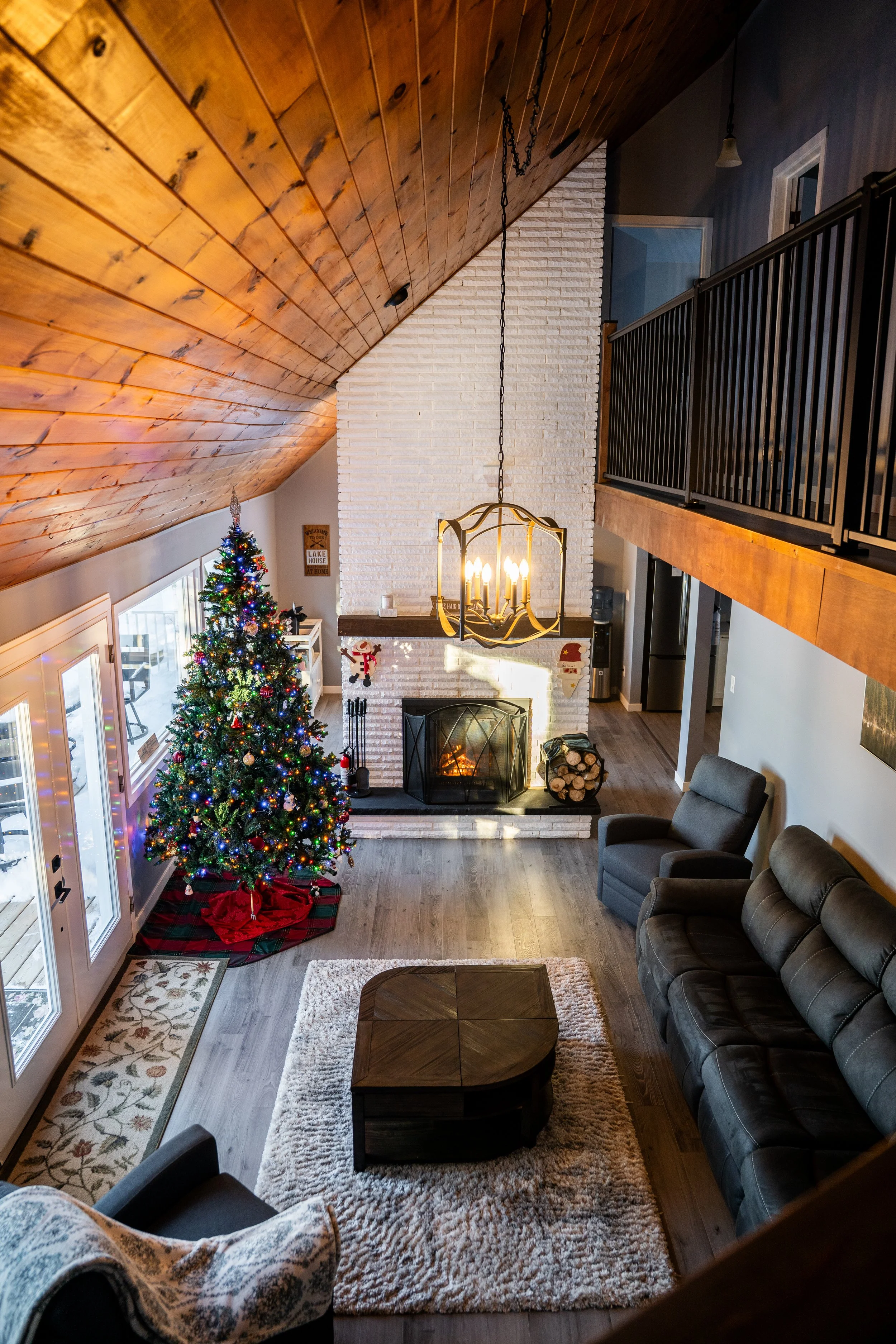 Cedar and Sand Lakehouse Christmas Winter 2025-32.jpg