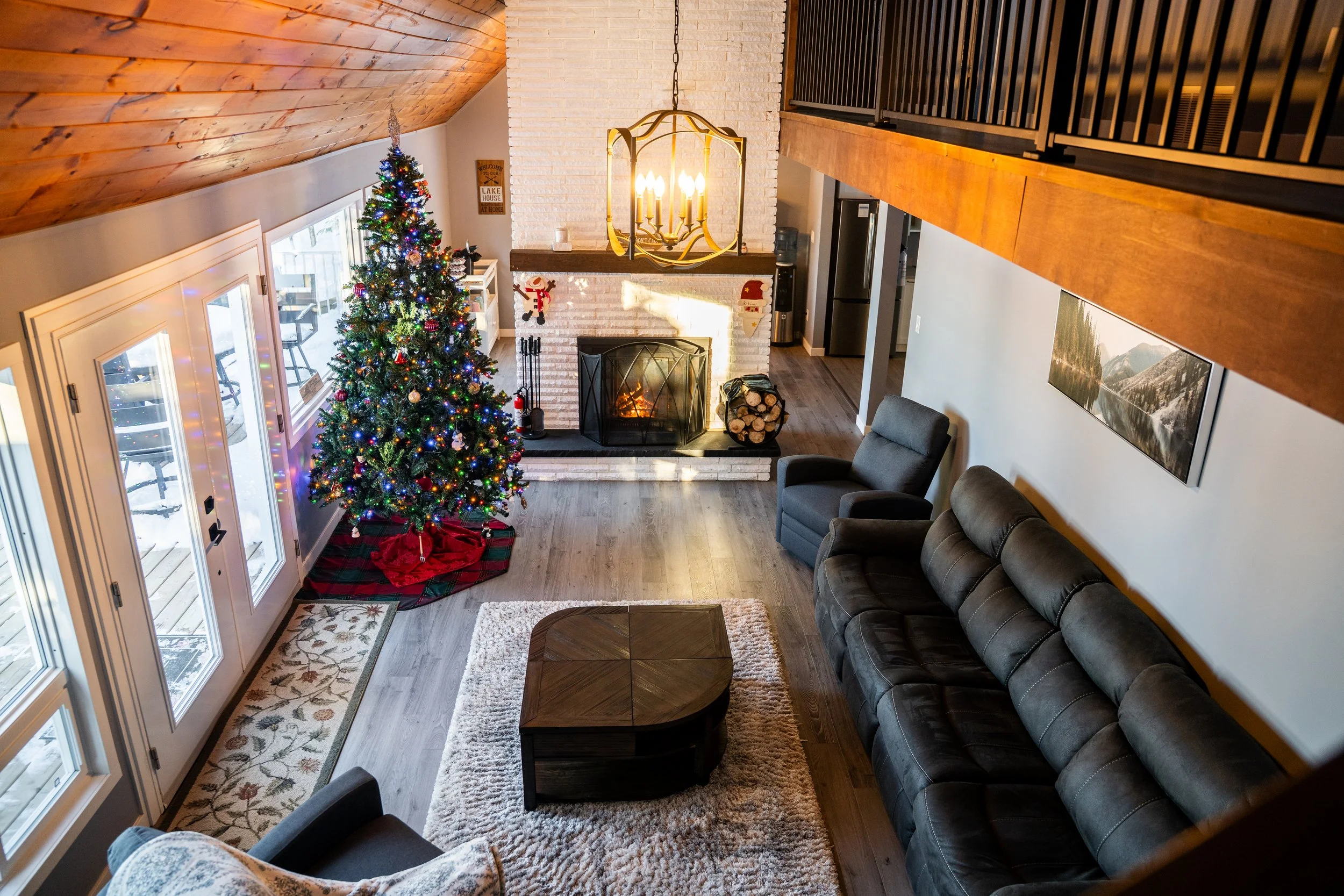 Cedar and Sand Lakehouse Christmas Winter 2025-33.jpg