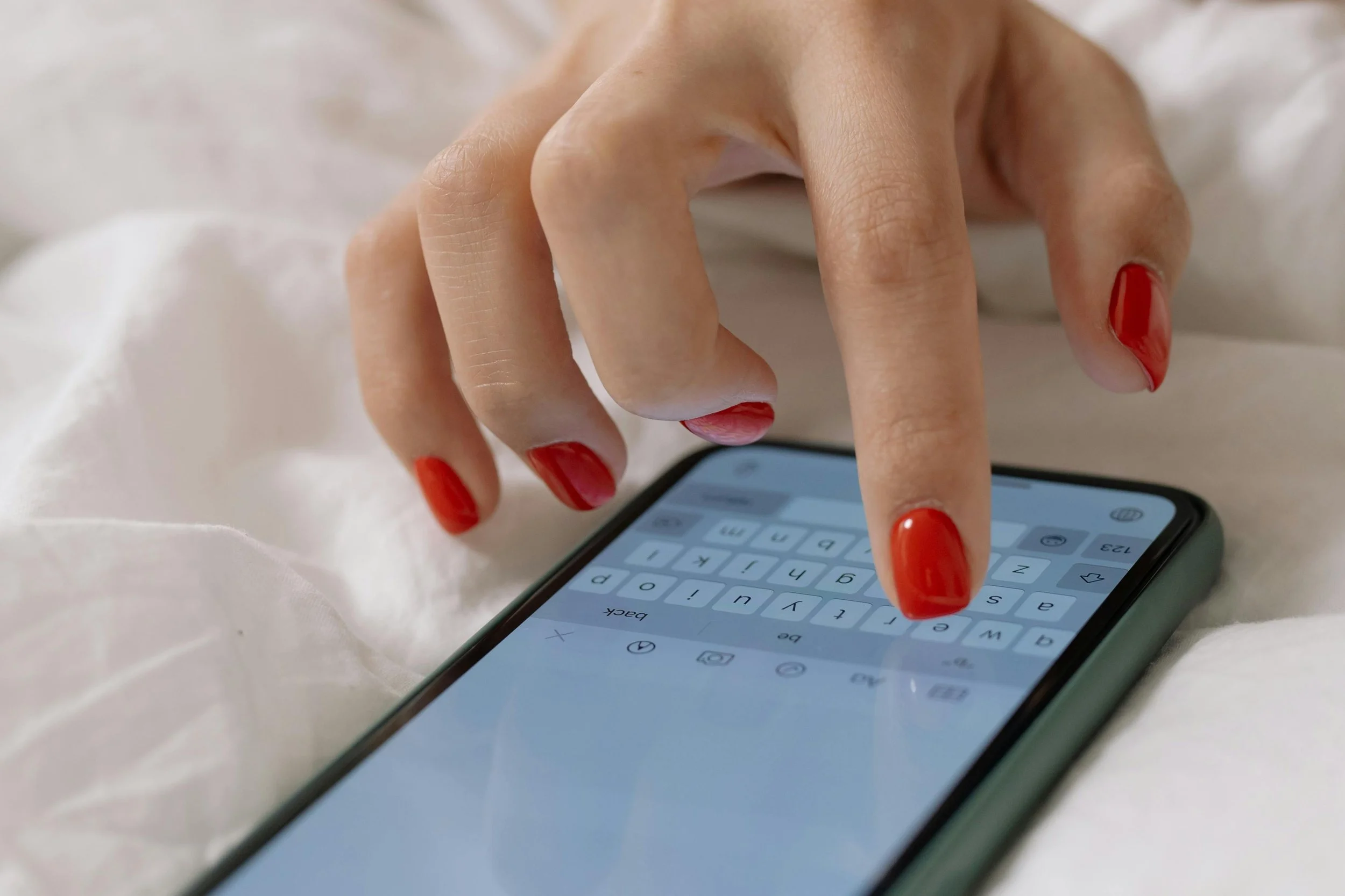 The Dos and Don’ts of Elegant Texting