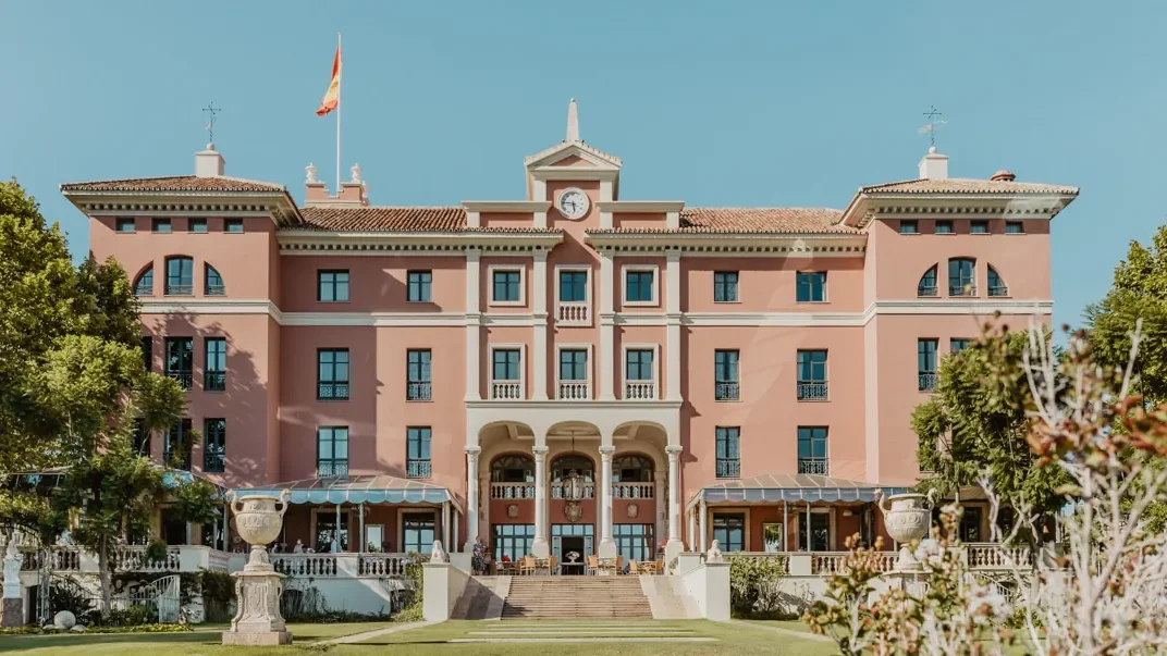 Anantara Villa Padierna front facing view