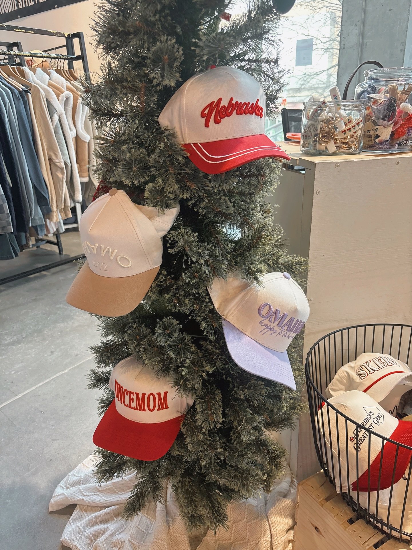 Better check that list twice! 📝🎄 It&rsquo;s the last weekend before Christmas - stop by the Farnam Winter Pop-up to grab last minute gifts! 

33rd and Farnam
Sat 10-5
Sun 12-4