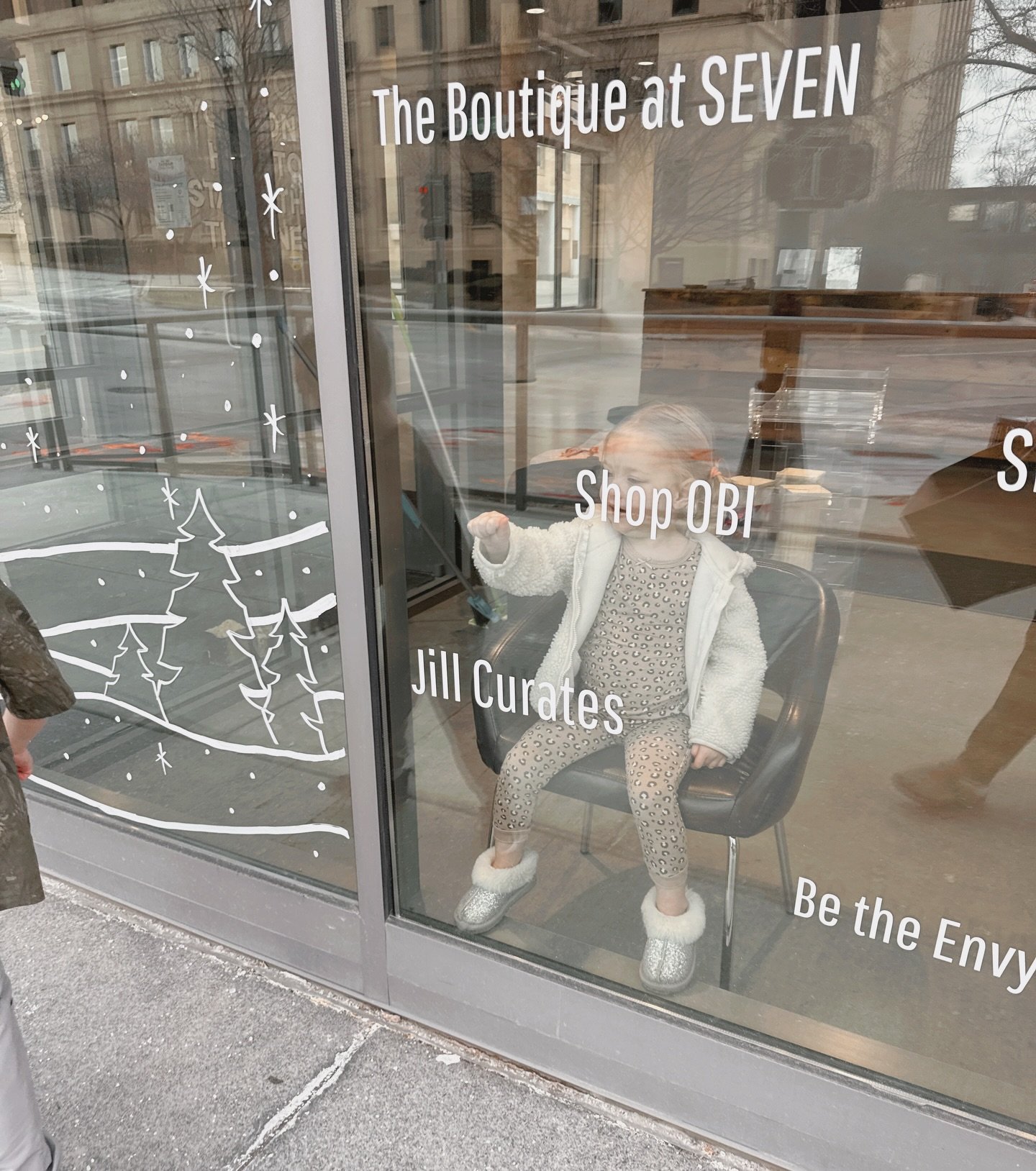 Cleaning up Farnam Winter Pop-up! 🧹🧼🧽 Thanks to all who came to support local this winter!! 

Next up for me: 
Jan 23-25 &amp; Jan 30-Feb 1: Boutique Warehouse Sale @alocalcollective @regency_omaha 

Feb 8: Cupid&rsquo;s Market @midtowncrossing @o