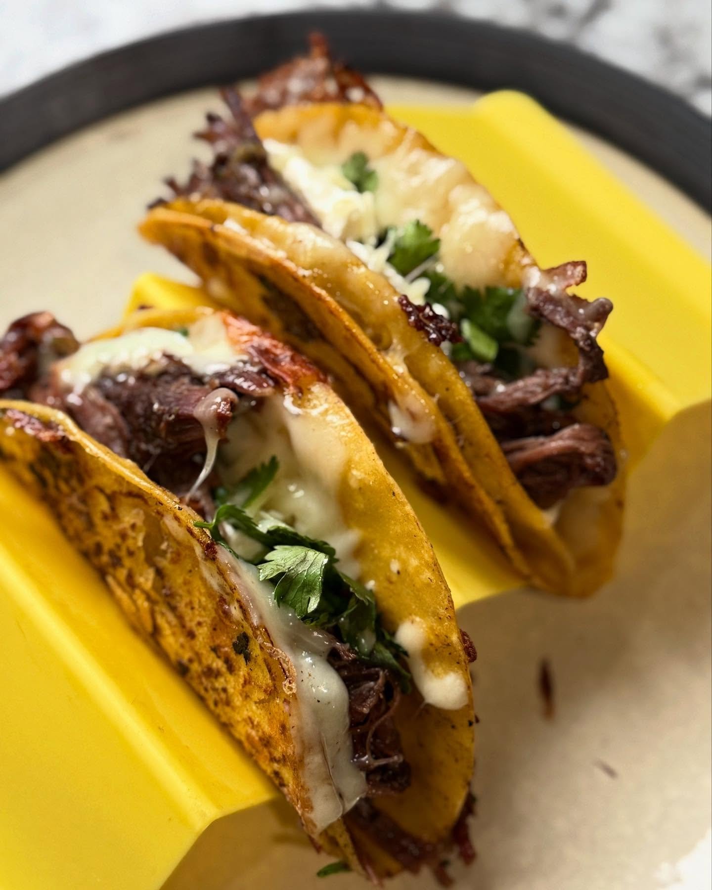 ๐ฎ Simple Birria-Style Shredded Beef (or Venison)
๐ฏ These are amazing and easy! We get sick of “traditional roast” in our house. Birria meat can be used for tacos, salads, bowls, burritos, or enchiladas!
Ingredients
• 1 boneless