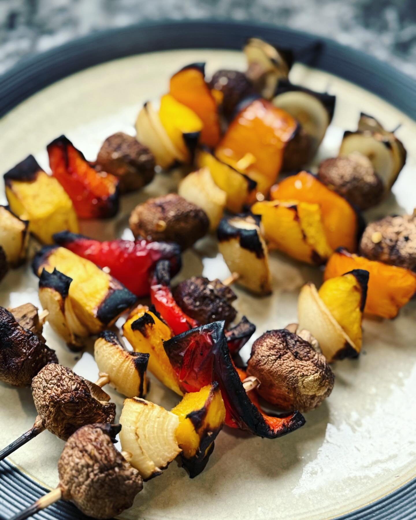 ๐ง
๐ถ๏ธ๐‍๐ซ๐ฅญ Grilled Veggie Skewers
On these I did mushrooms, onion, bell pepper and mango ๐ค๐ผ Seasoned with garlic salt only. Such an amazing combo.
Grilled veggies are one of my favorite warm-weather ways to eat more fiber—because let&