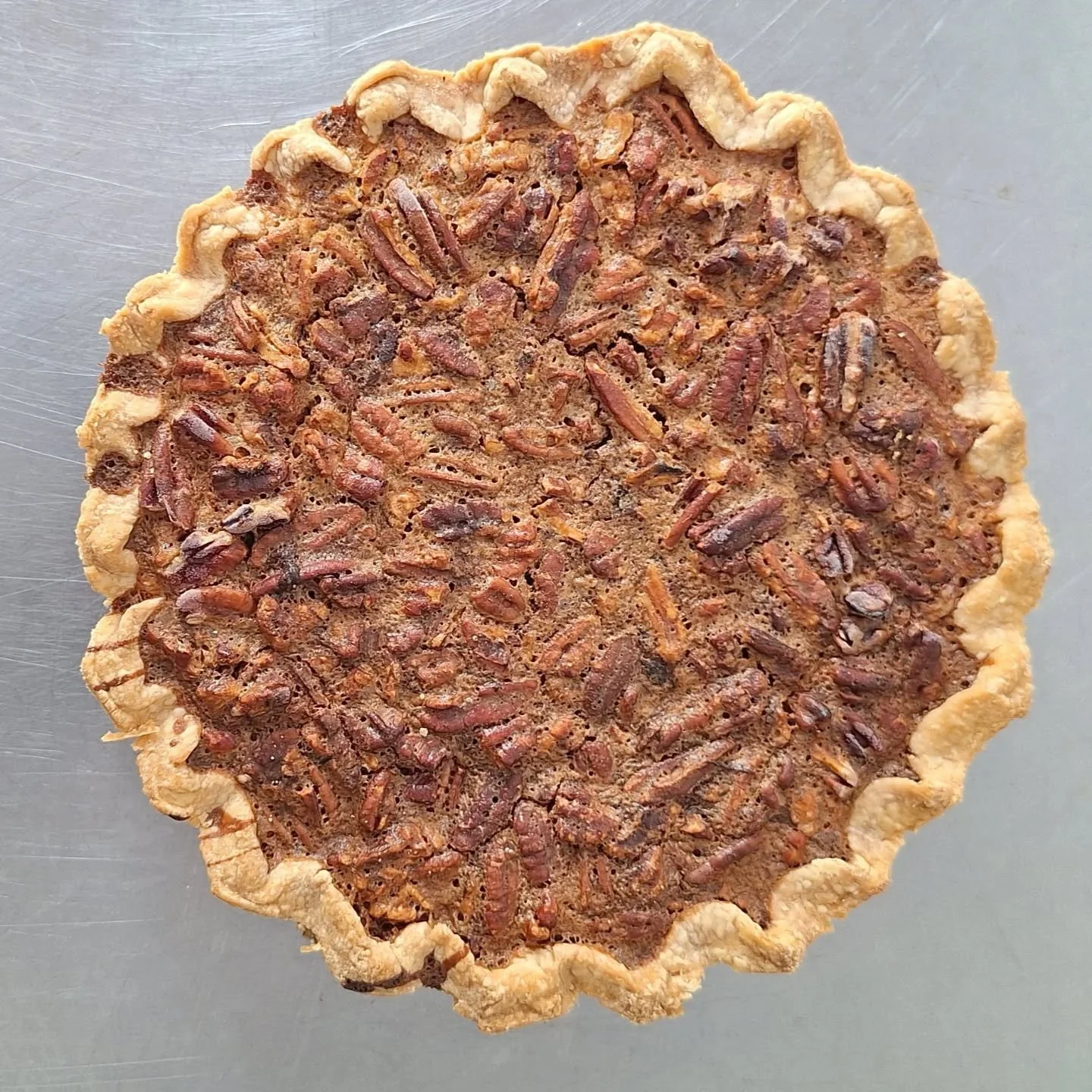 Last-minute PIE and MORE! 
@chatty_magpie 

Ready to take home. 
#charlestonlife
#northcharleston
#cafe
#locals 
#smallbusiness 
#Thanksgiving 
#now
#chatty_magpie