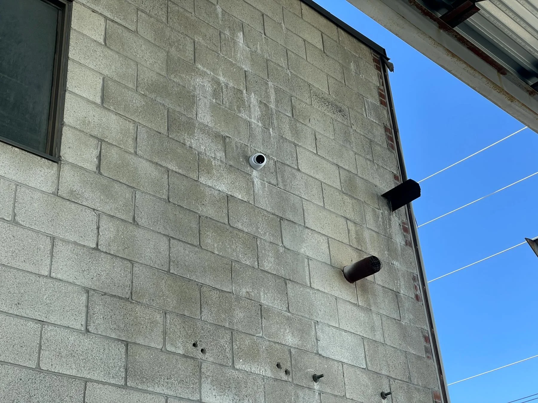block-wall-camera.jpg