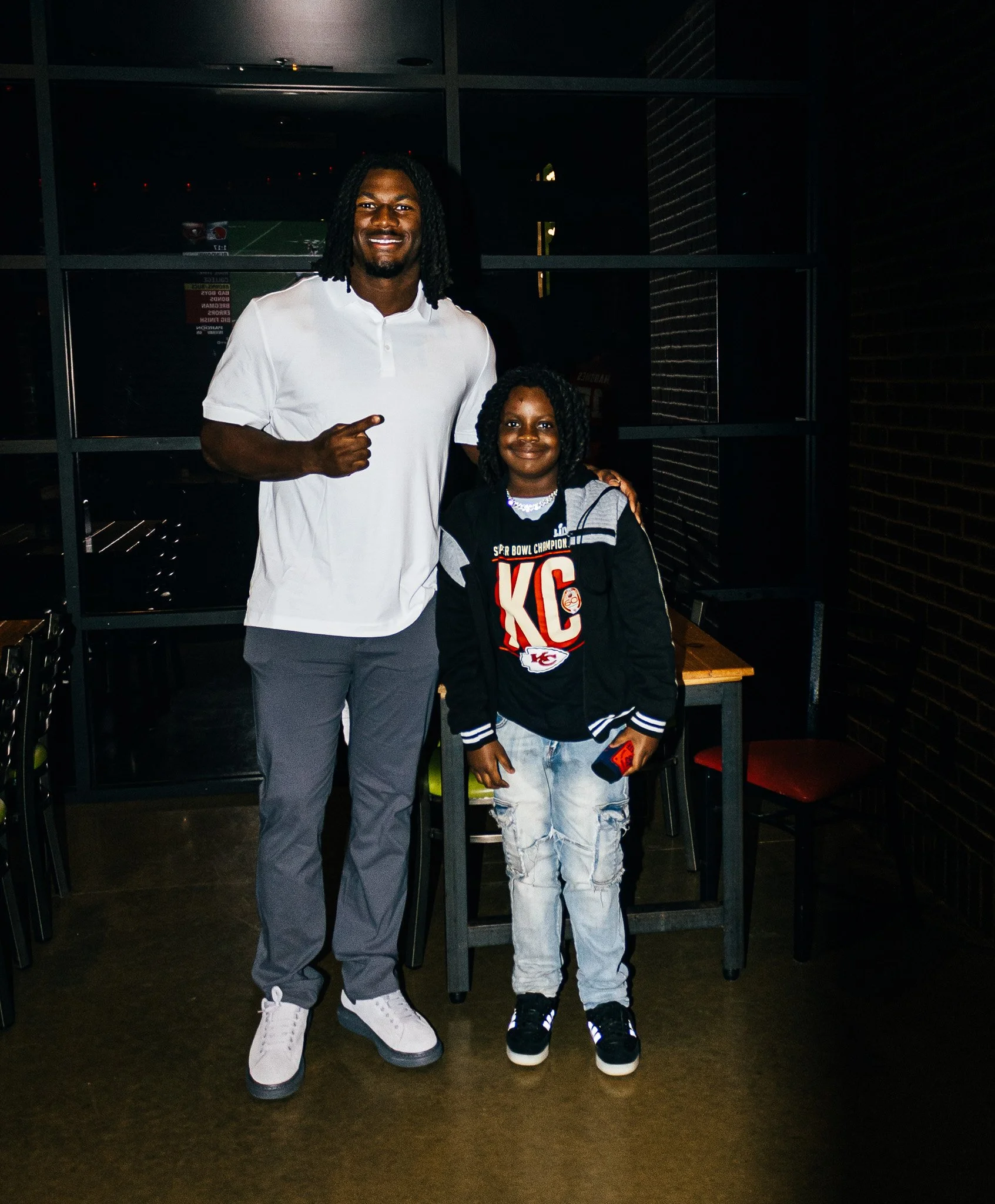 R Mason Thomas with a fan during Kansas City Huddle Live taping