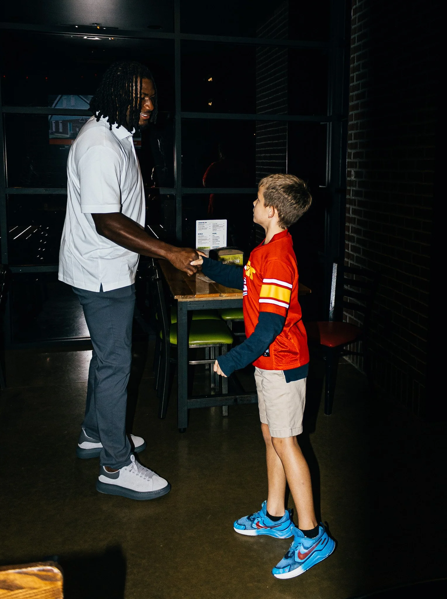 R Mason Thomas interacting with a fan at the Kansas City Huddle live show