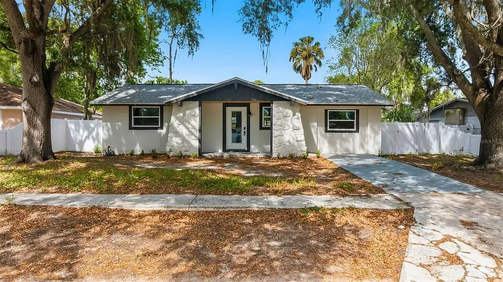 3513 Beechwood Blvd, Tampa, FL 33619 | 3 bed | 2 bath | 1,249SqFt.
$319,000