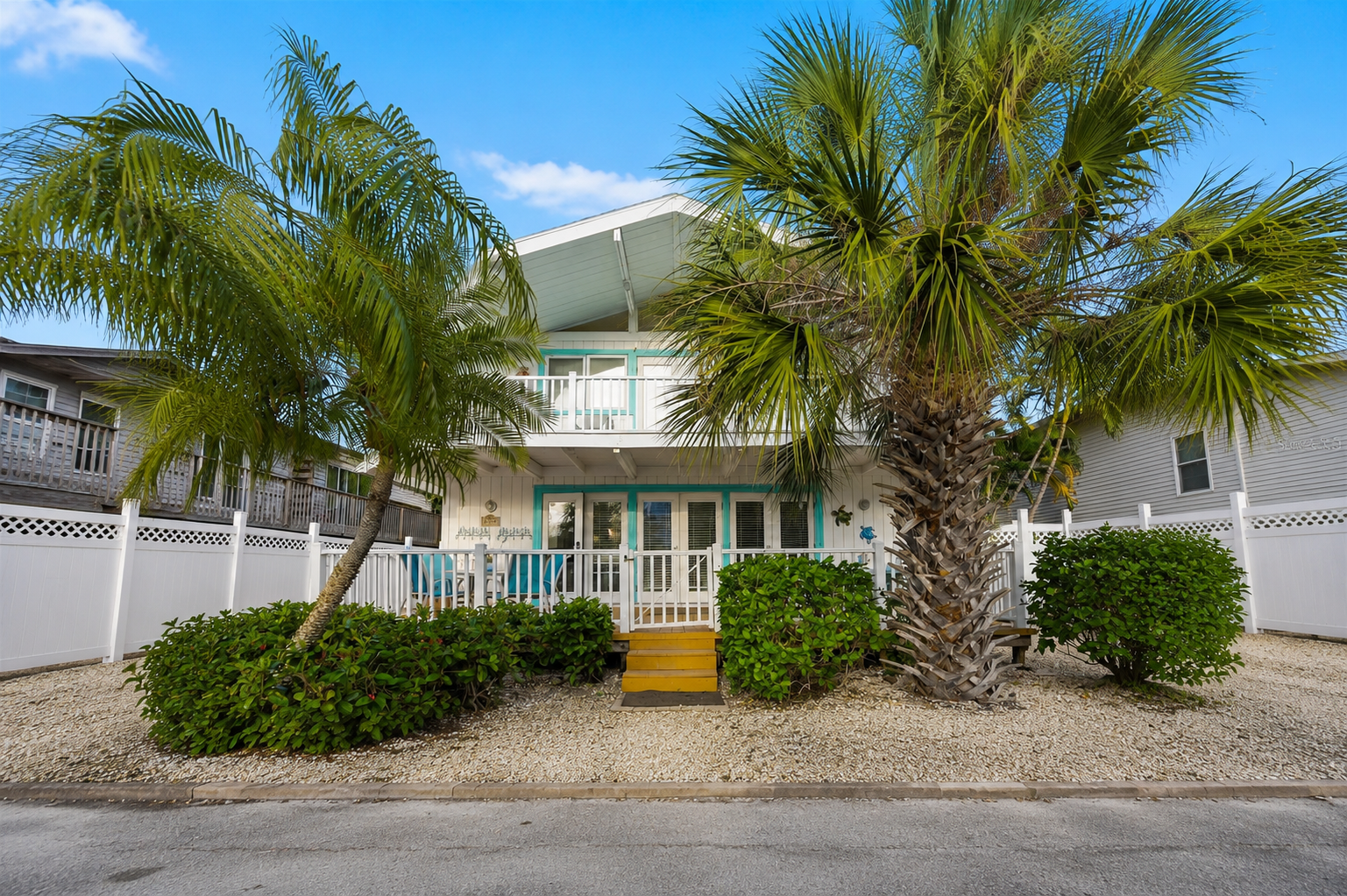 2508 Avenue B, Bradenton Beach, FL 34217
5 bed | 3 bath | 1,903SqFt.
$1,015,000