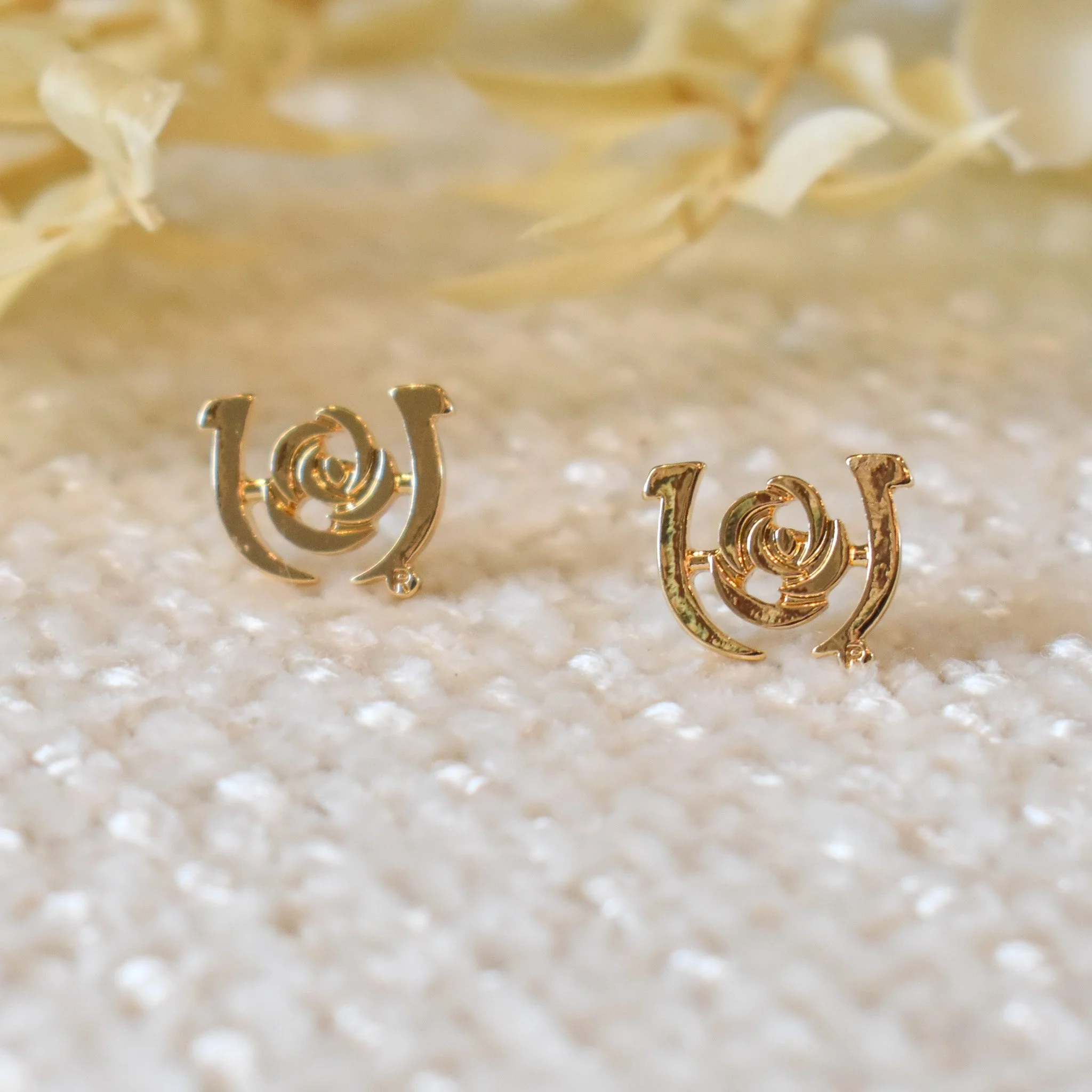 Run for the Roses Studs