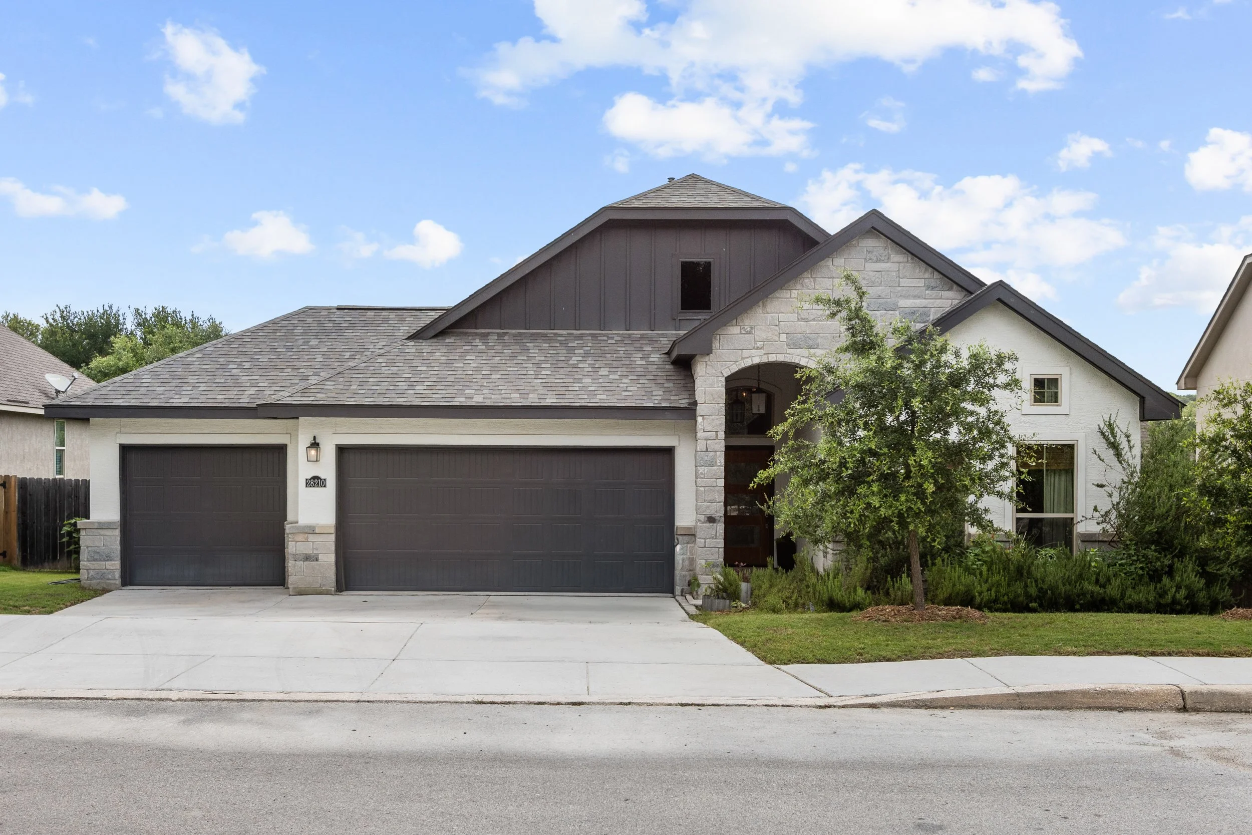 28210 versant hills-1.jpg