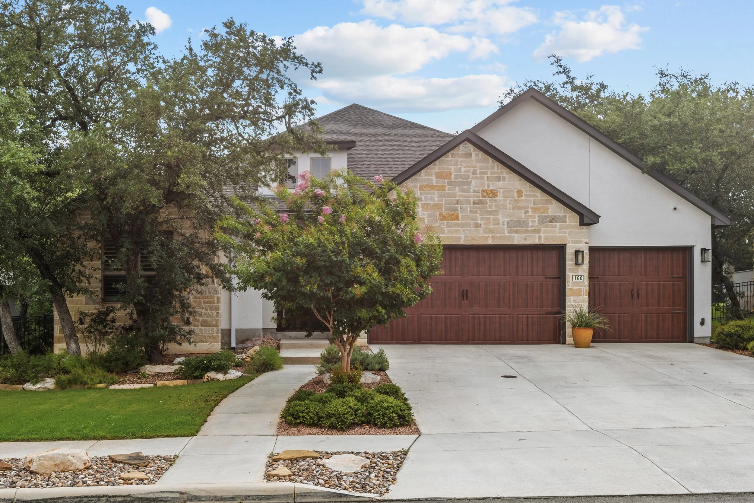 Stunning Finishes &amp; On A Greenbelt!