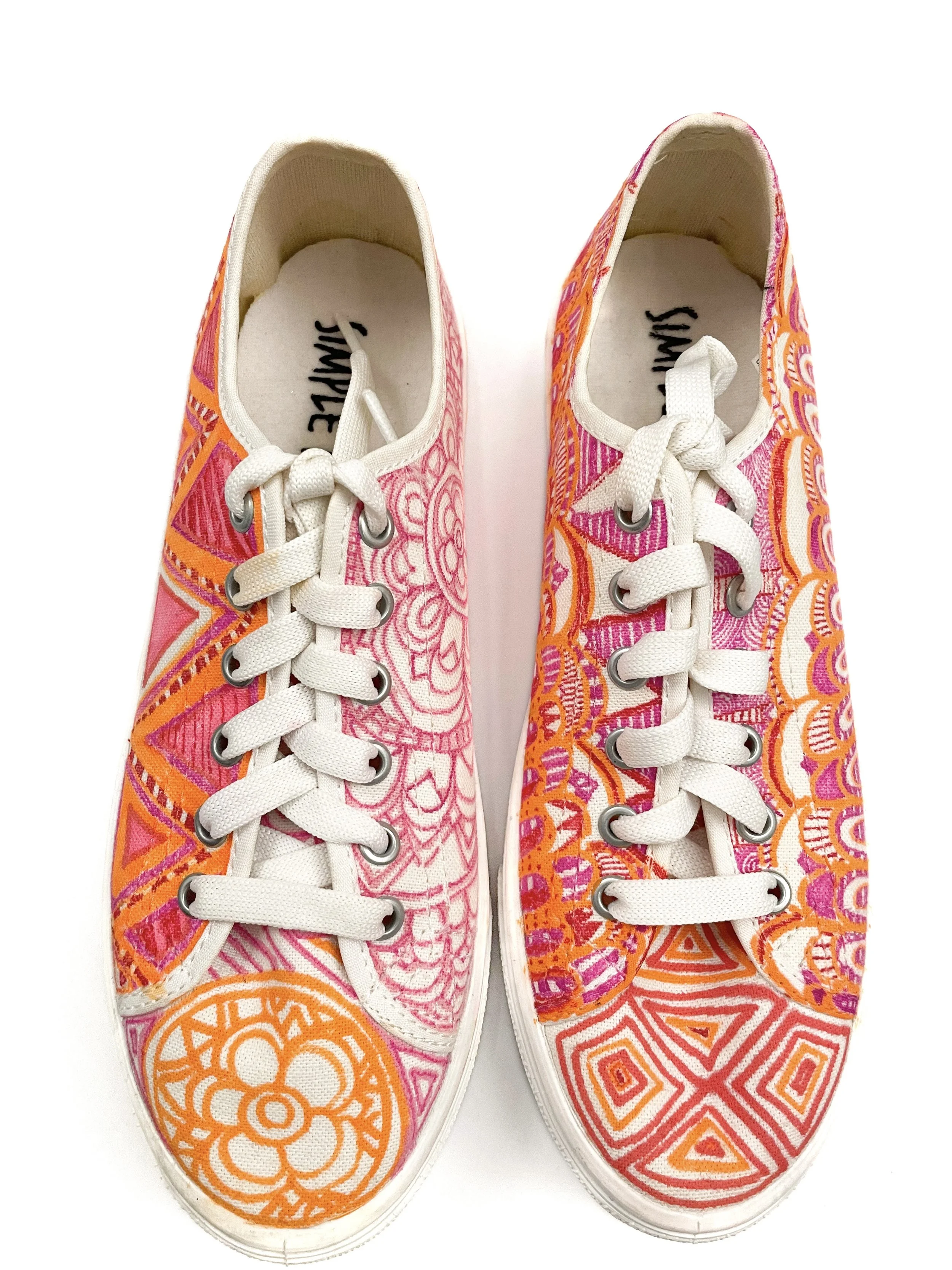 Tenis naranja, con rosa y rojo