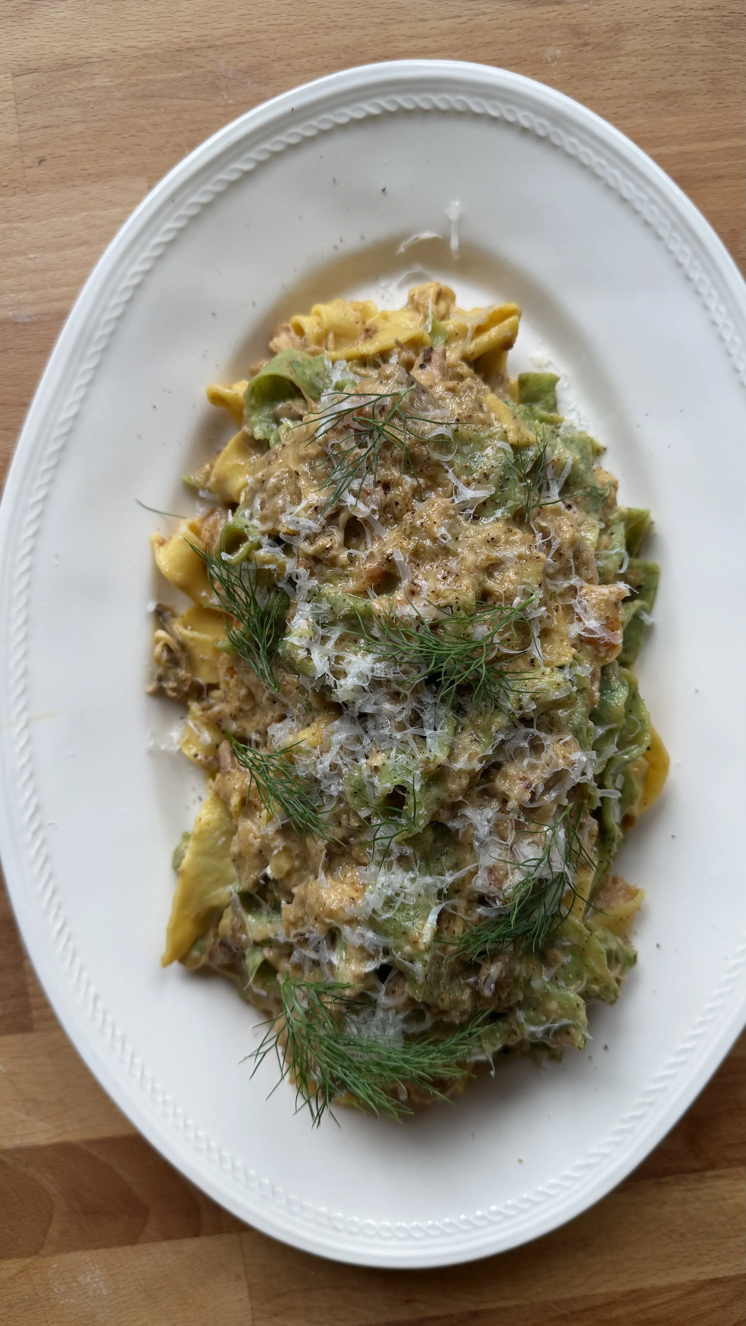 FETTUCCINE PAGLIA & FIENO CON RAGÙ DI CARNI BIANCHE
