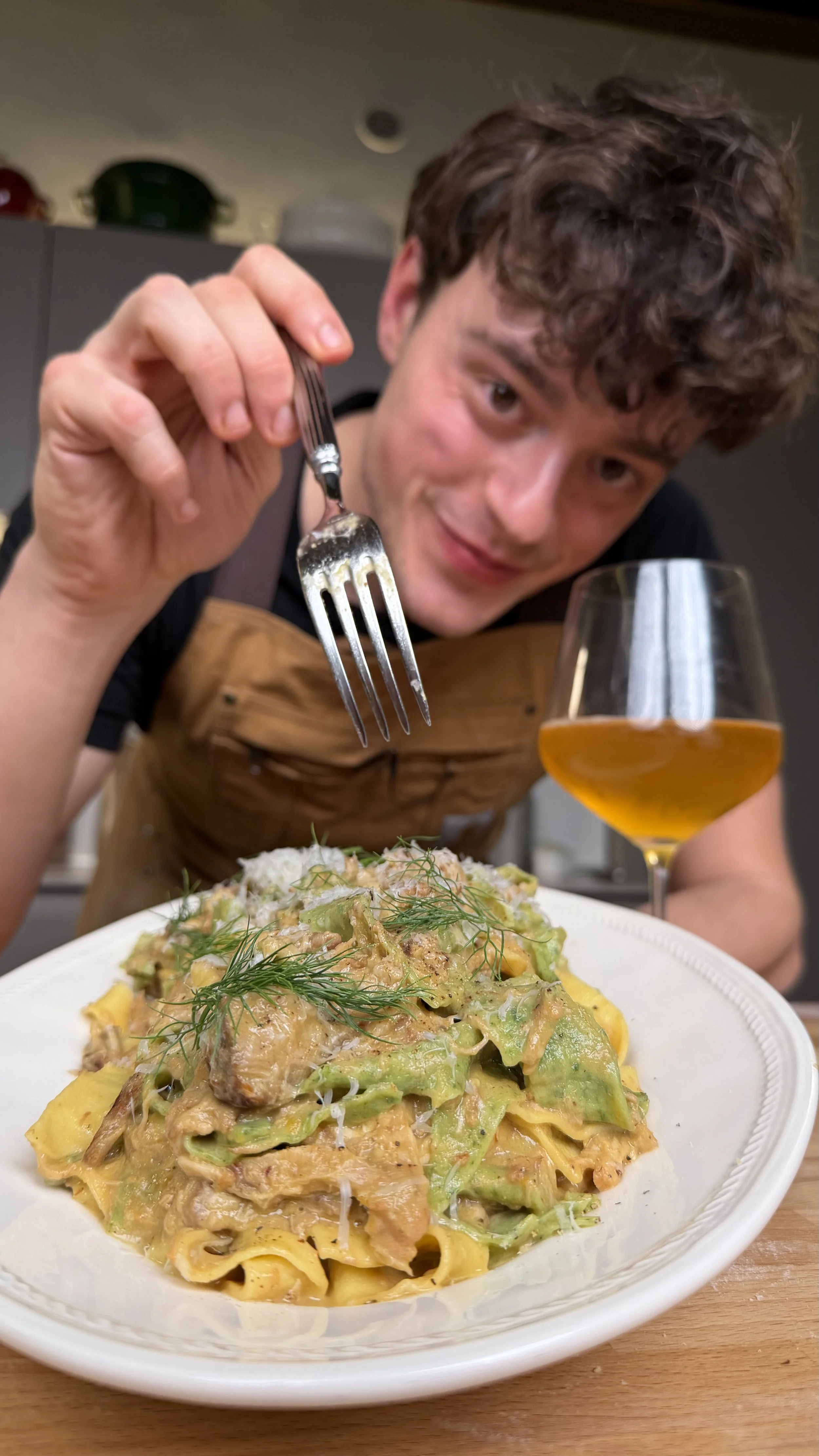 fettuccine paglia&fieno con ragù di carni bianche