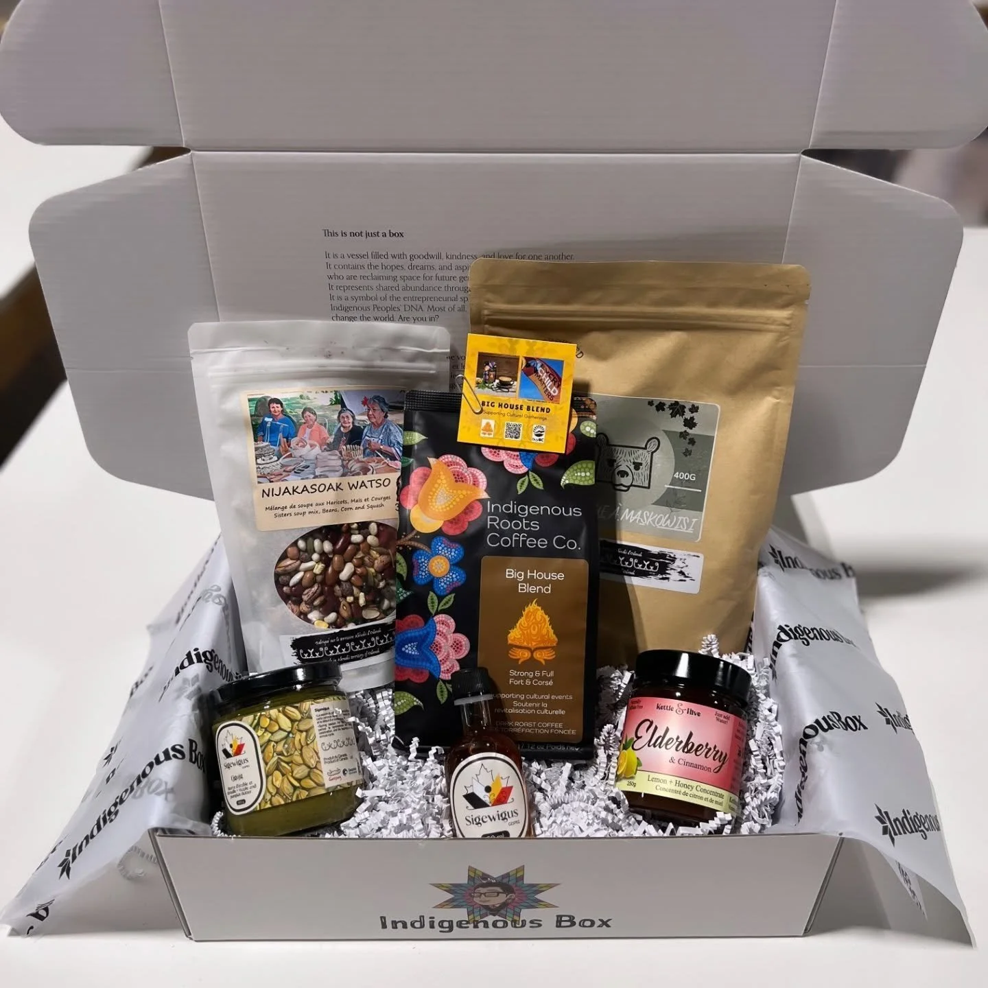 We are very honoured to be collaborating with @indigenousbox this fall! Our darkest roast, Big House Blend, is part of their Fall Discovery Box✨️✨️✨️
The feelings of our Big House Blend are togetherness and support represented by fire 🔥by artist @t