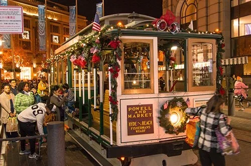 Powell-Hyde cable car decorated for the holidays