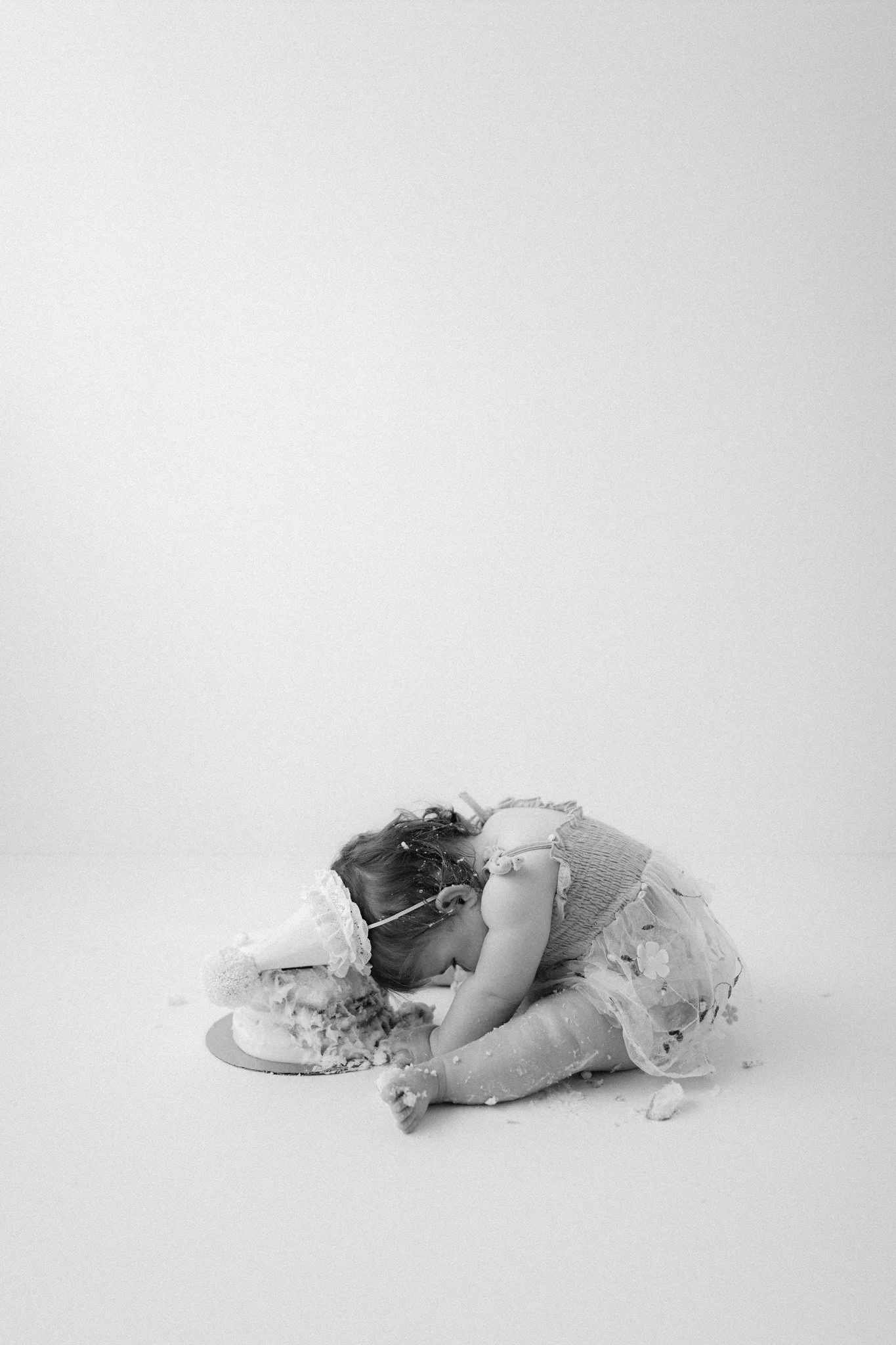 cake smash photo session for first birthday in the woodlands, texas