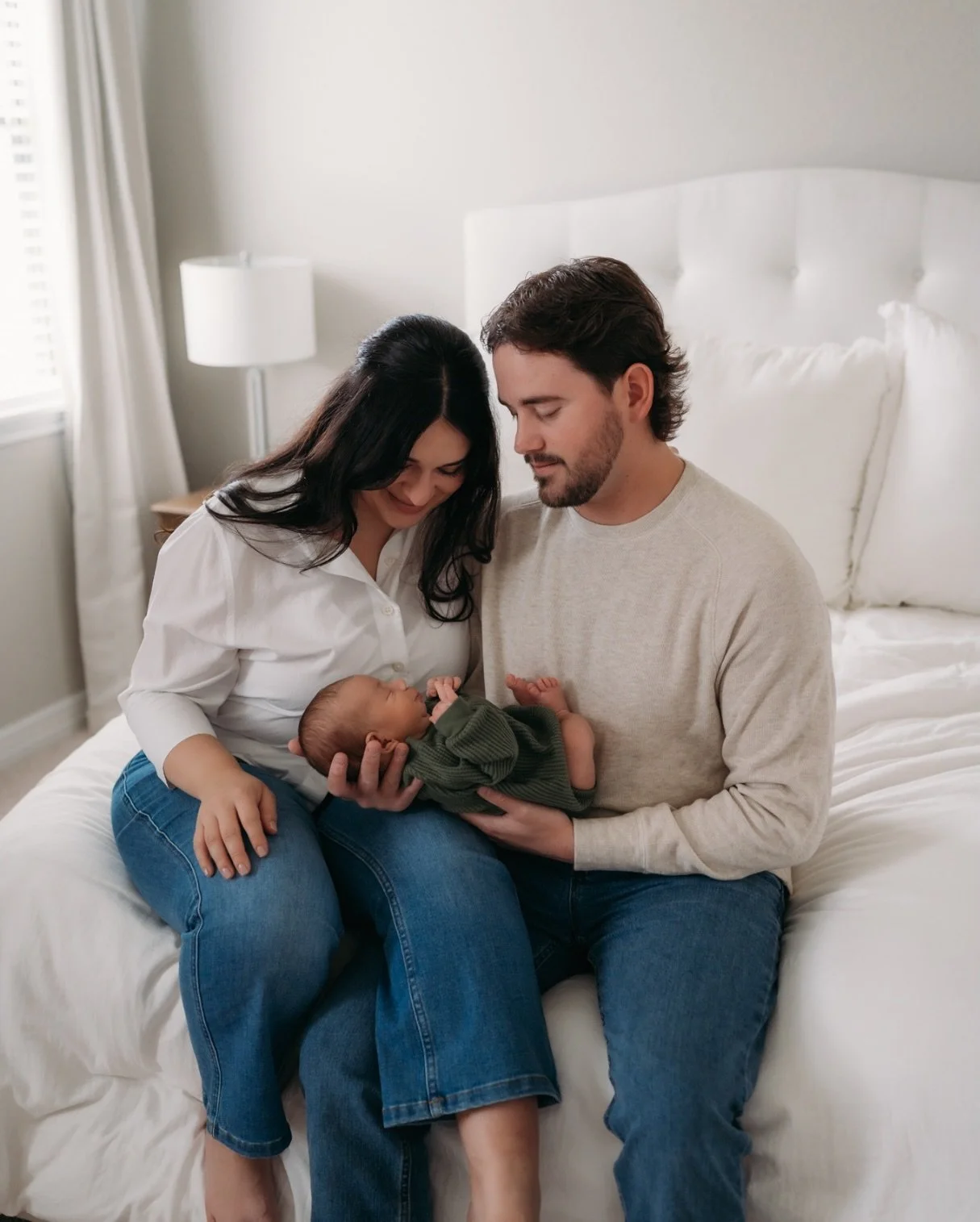 Those first few months of bringing your baby home&hellip; wow. Everything changes so quickly. Your routines, your sleep, your living room, your whole heart.
That&rsquo;s why I love in-home newborn sessions so much. They capture life exactly as it is 