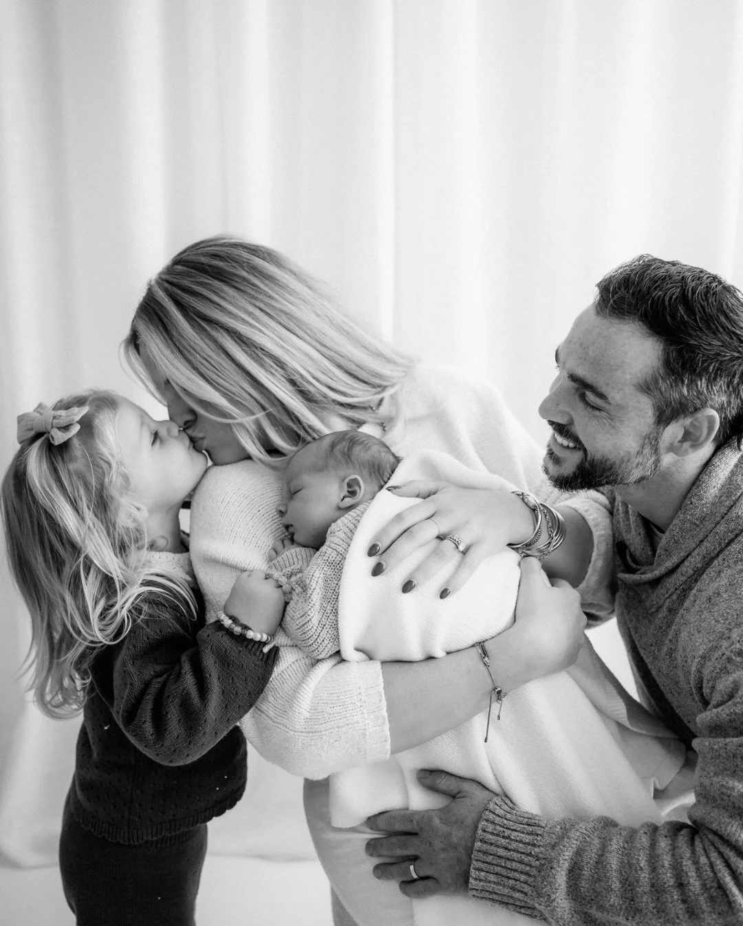 Hey mama, let&rsquo;s chat about your toddler. Yep, the one you&rsquo;re nervous might make the newborn session impossible.

Toddlers are toddlers. Some need more time to warm up, some are ready right away, and some are done quicker than we expect. T