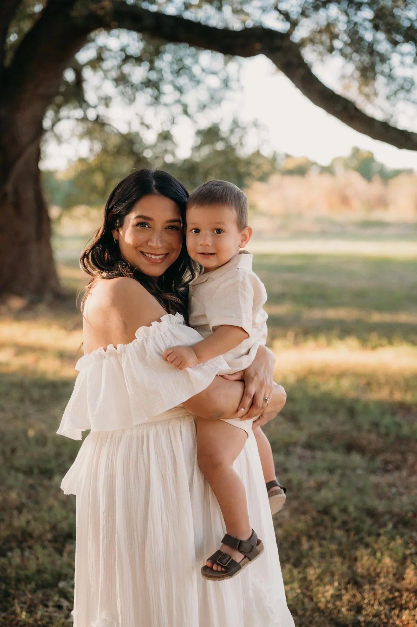Maternity Photos in Texas Heat: What I Recommend as a Mom + Photographer
