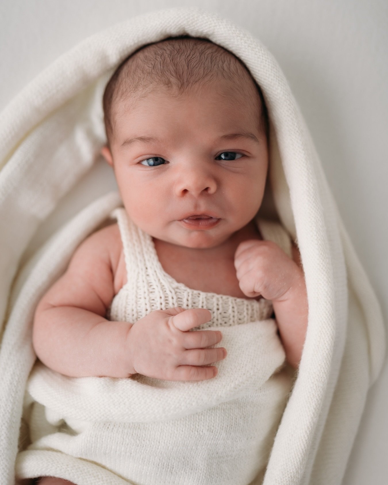 Newborn sessions don&rsquo;t have to be complicated. Sometimes it&rsquo;s just about slowing down and capturing your baby exactly as they are right now.

Because these early days? They move by so very quickly. 🥹

Don&rsquo;t let them pass without ca