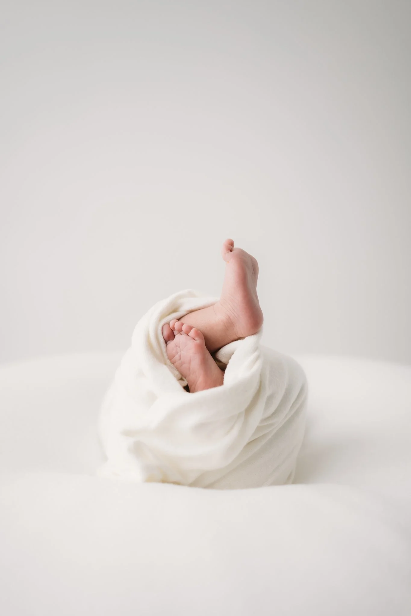 What Happens Behind the Scenes of a Newborn Photography Session