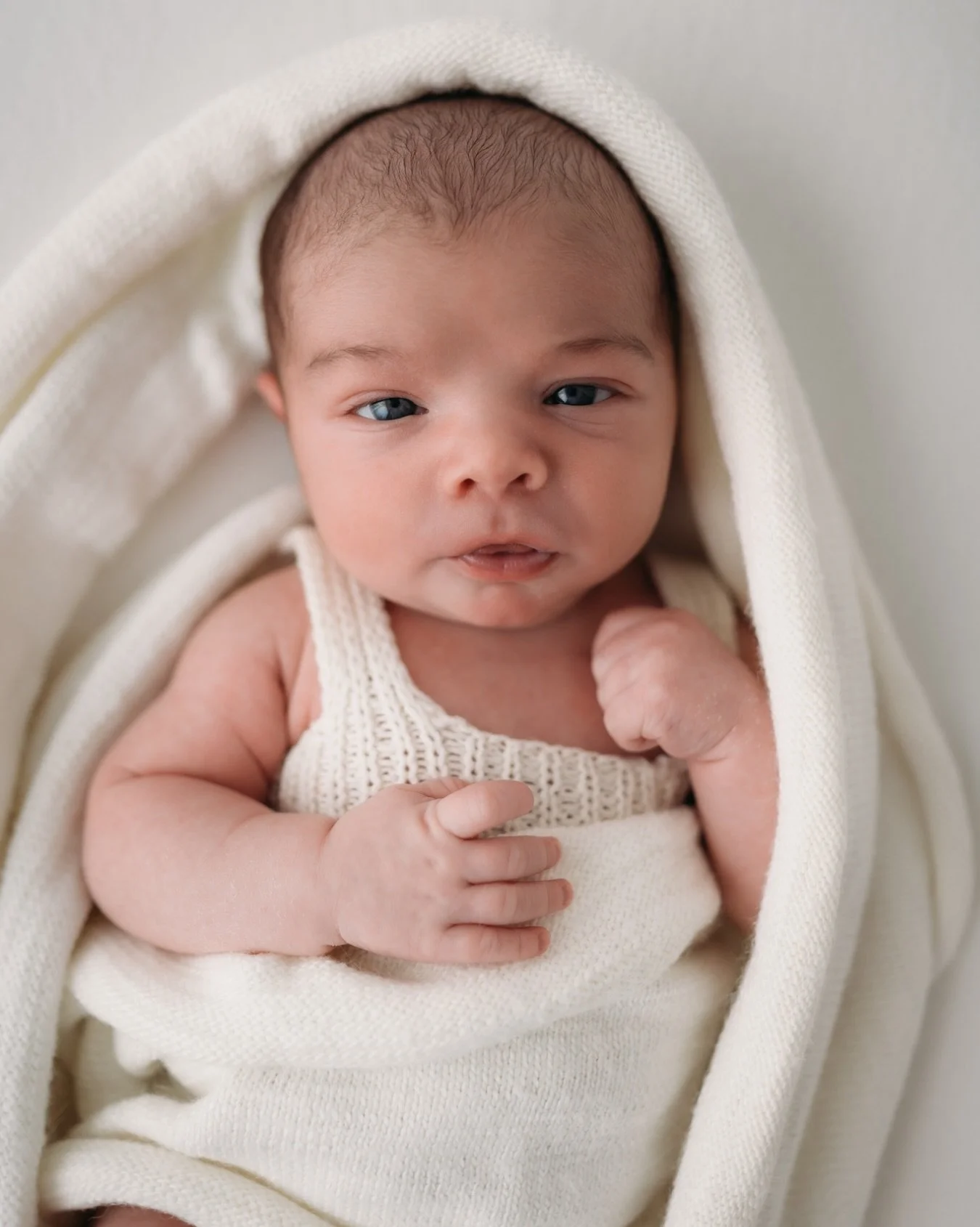 Newborn sessions don&rsquo;t have to be complicated. Sometimes it&rsquo;s just about slowing down and capturing your baby exactly as they are right now.

Because these early days? They move by so very quickly. 🥹

Don&rsquo;t let them pass without ca