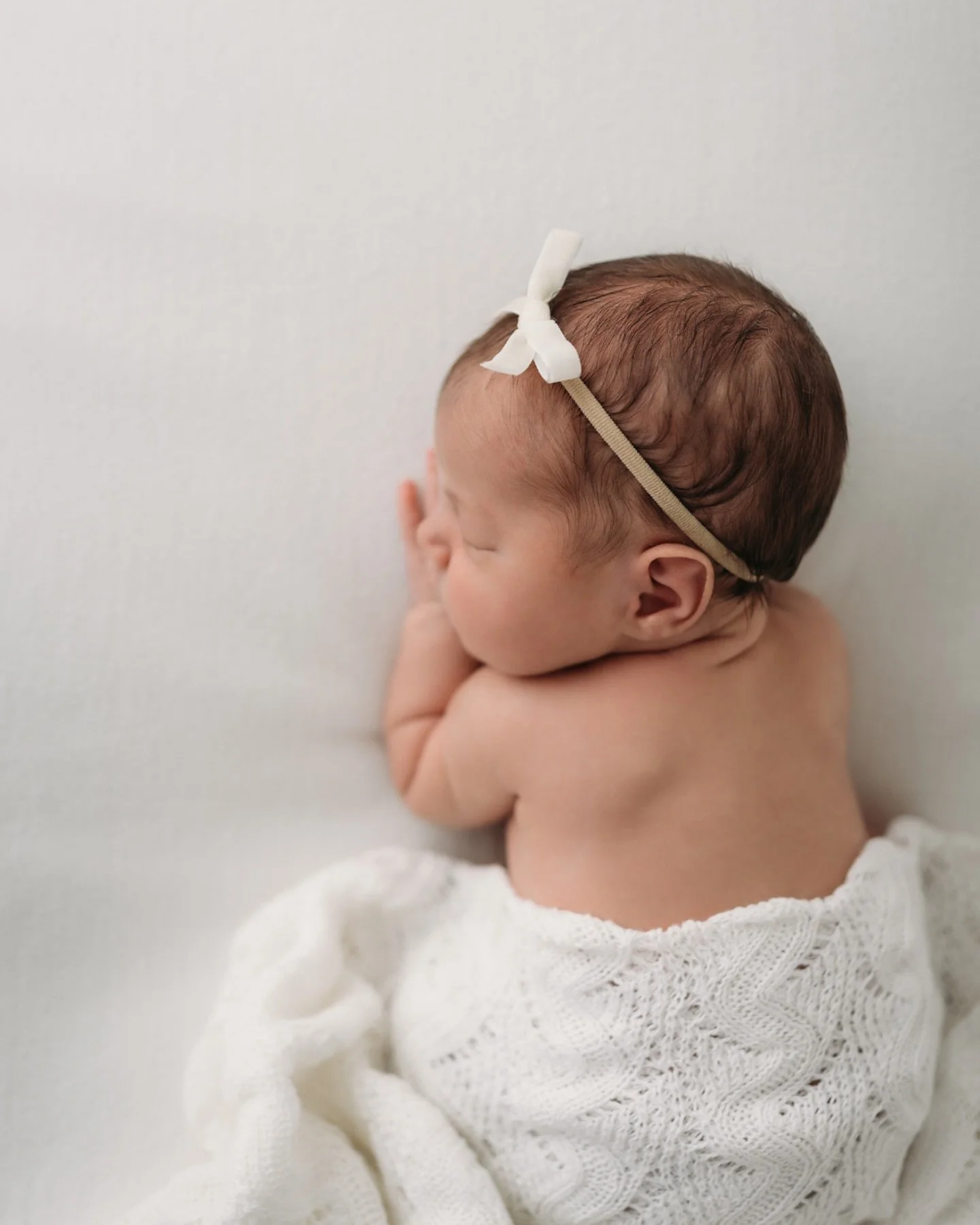 First-time parents have this quiet, overwhelming kind of love.

The kind where you just want to hold onto every little detail&mdash;but don&rsquo;t realize how quickly they&rsquo;ll change.

If you&rsquo;ve been unsure about booking a newborn session