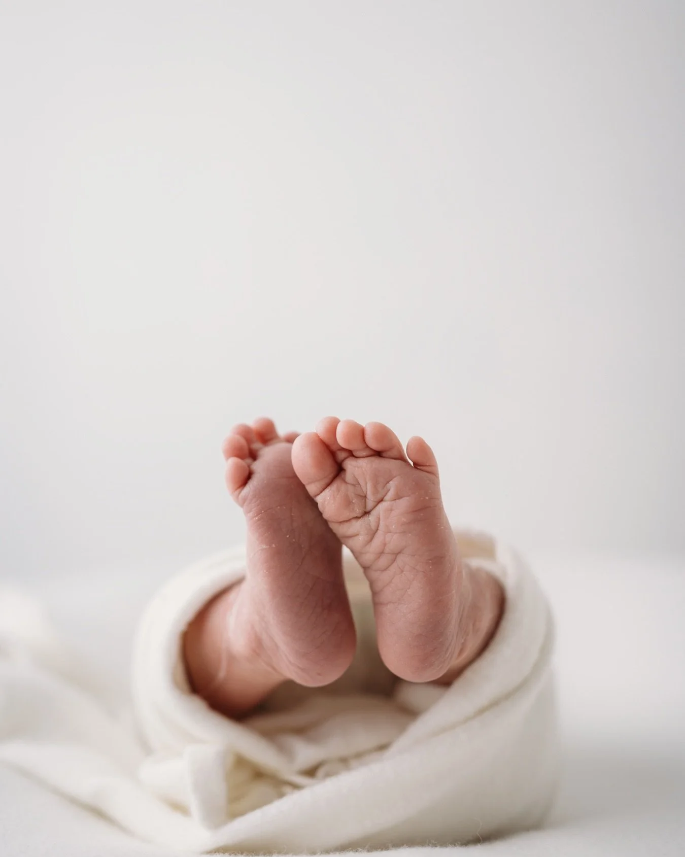 It starts with ten tiny (new) toes then you swipe, and see the whole story 🤍

The family that just got one person bigger, the big brother who already looks at him in awe, and two parents whose hearts just grew in ways they didn&rsquo;t know were pos