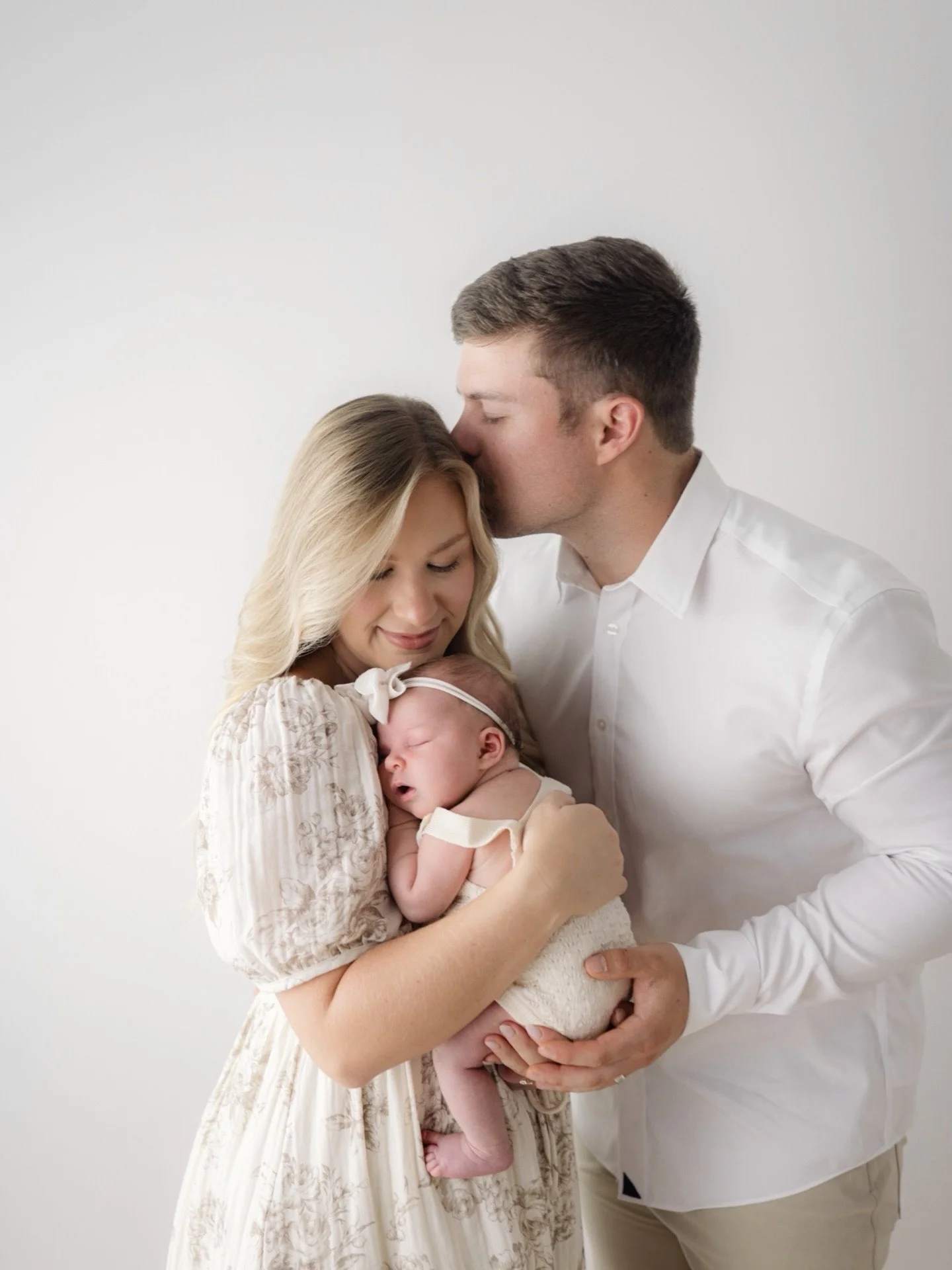 These first few weeks are sacred.
It&rsquo;s all so loud and so quiet at the same time.

The tiredness is real. But so is the way he looks at her, and how the whole world shrinks down to this one tiny human 🤍

Don&rsquo;t let it pass without proof y