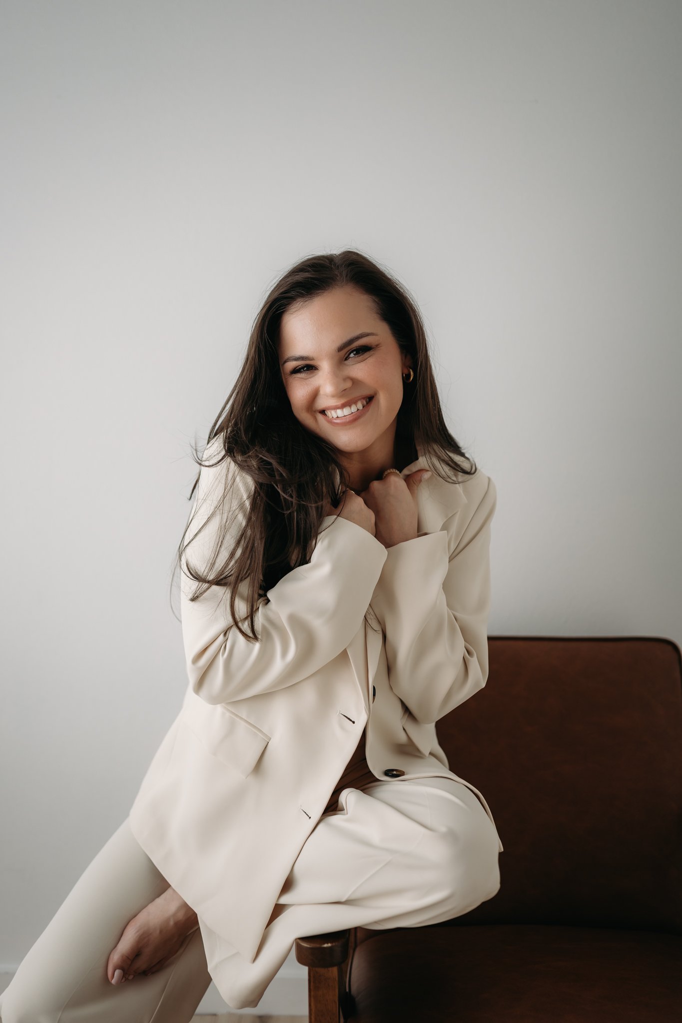 Savannah owner and photographer of Studio Brae newborn and maternity photographer in The Woodlands TX