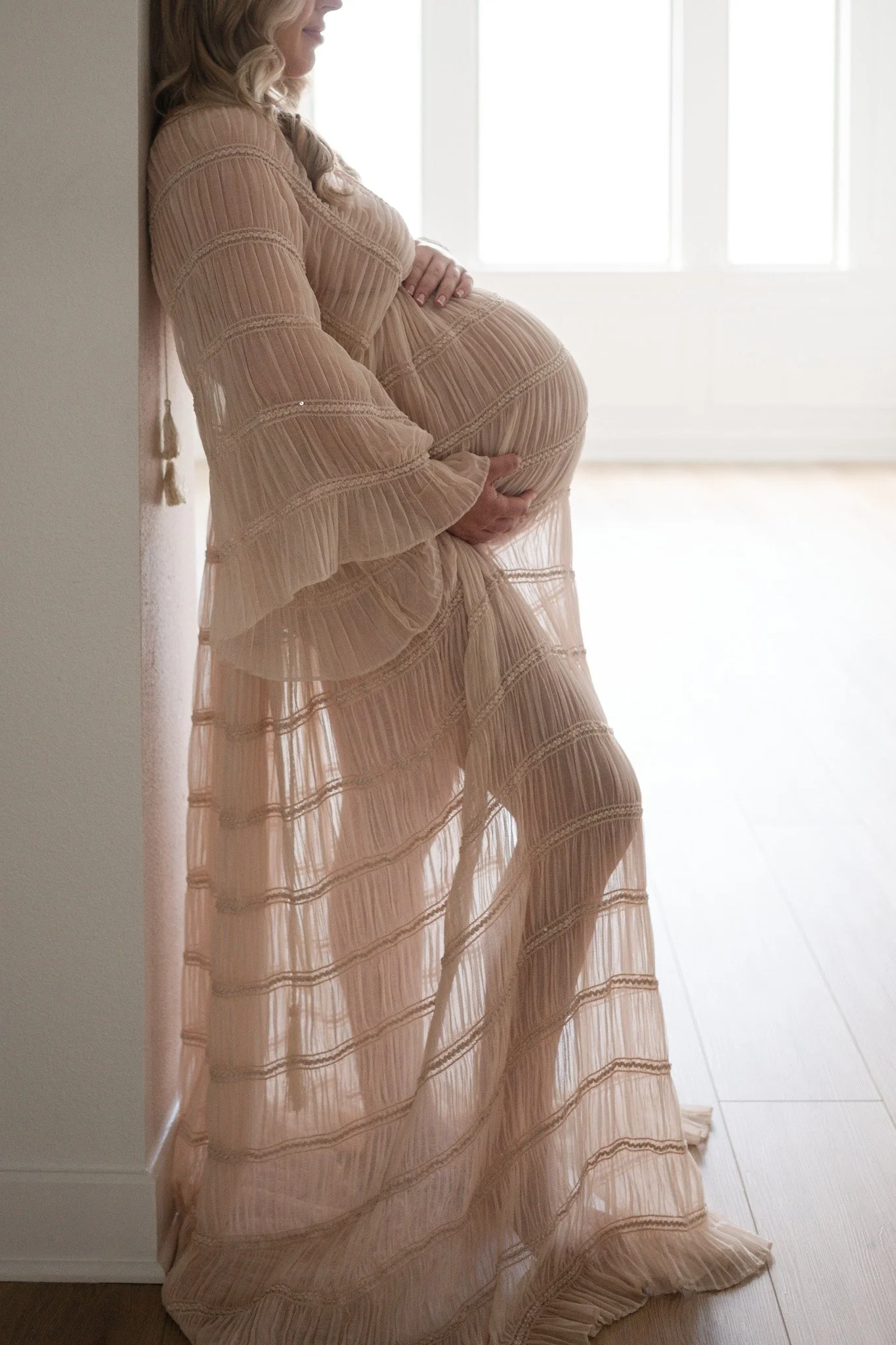 silhouette of pregnant mom during her maternity photoshoot in the woodlands, texas