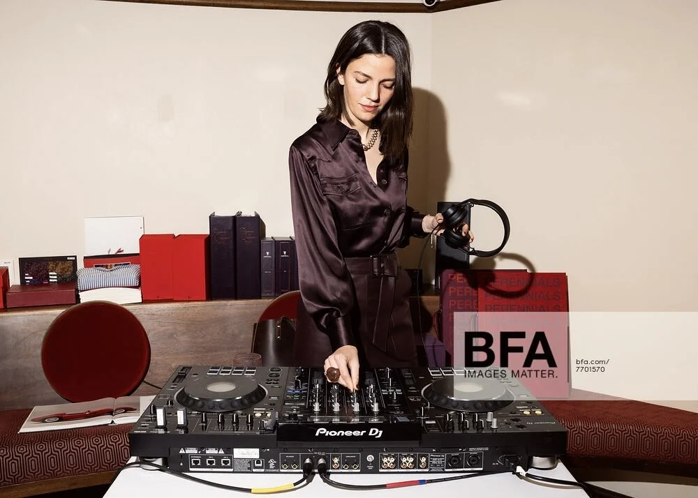 ISAIA SF Super Bowl VIC Pre-Game